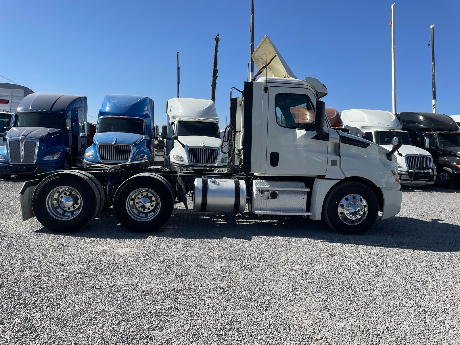 #2852 Camion 2 ejes Freightliner 2018 Motor DD13 Automatica 42,000lb