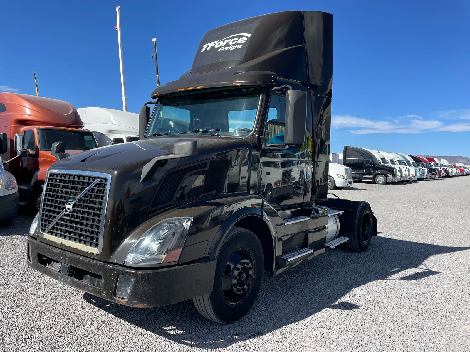#2489 Camion 1 eje Volvo 2014 Motor Volvo 42,000lb