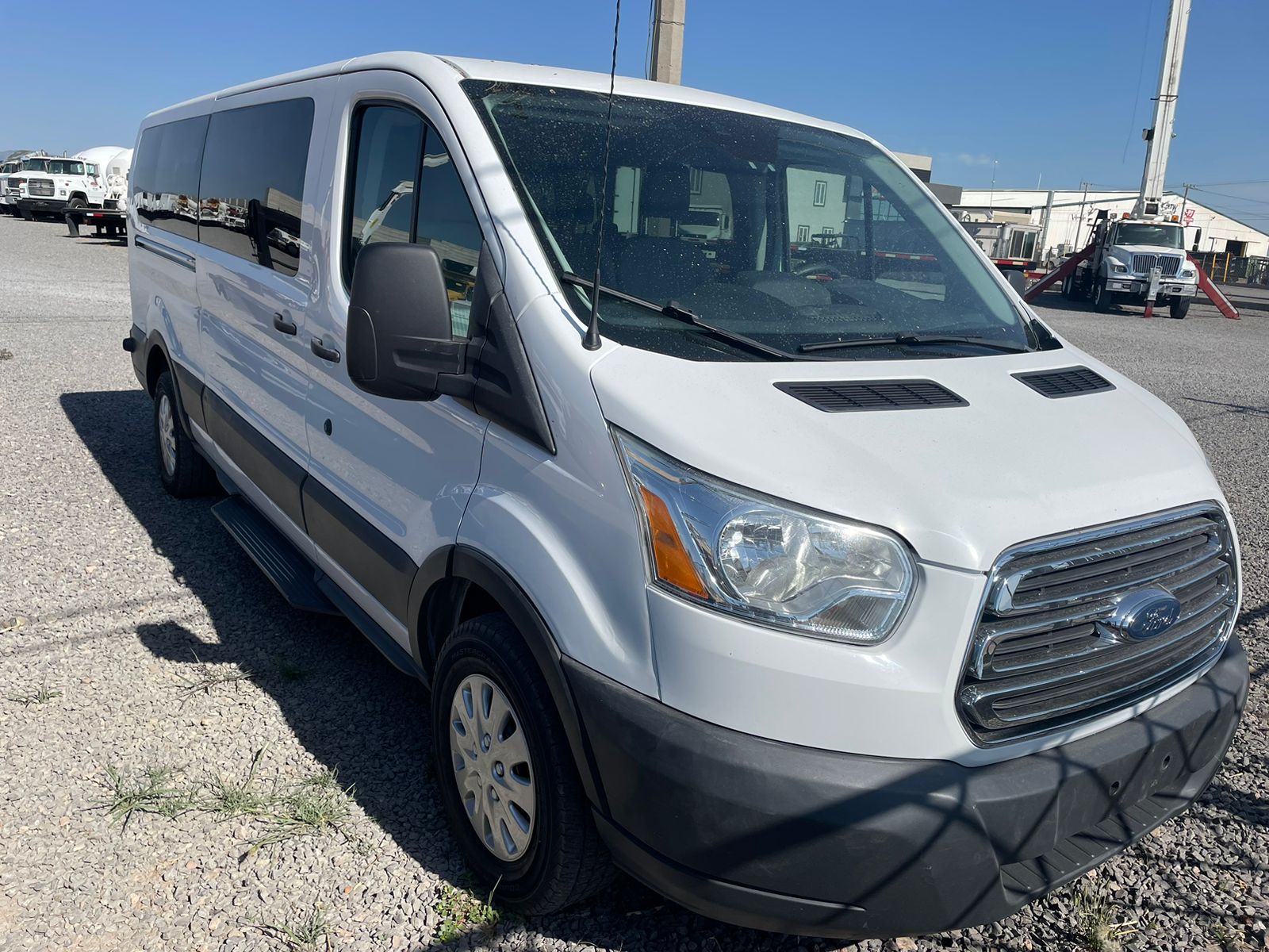 #10 Camioneta Ford 2015 Capacidad 15 personas Motor ecoboost V6 Gasolina Automático