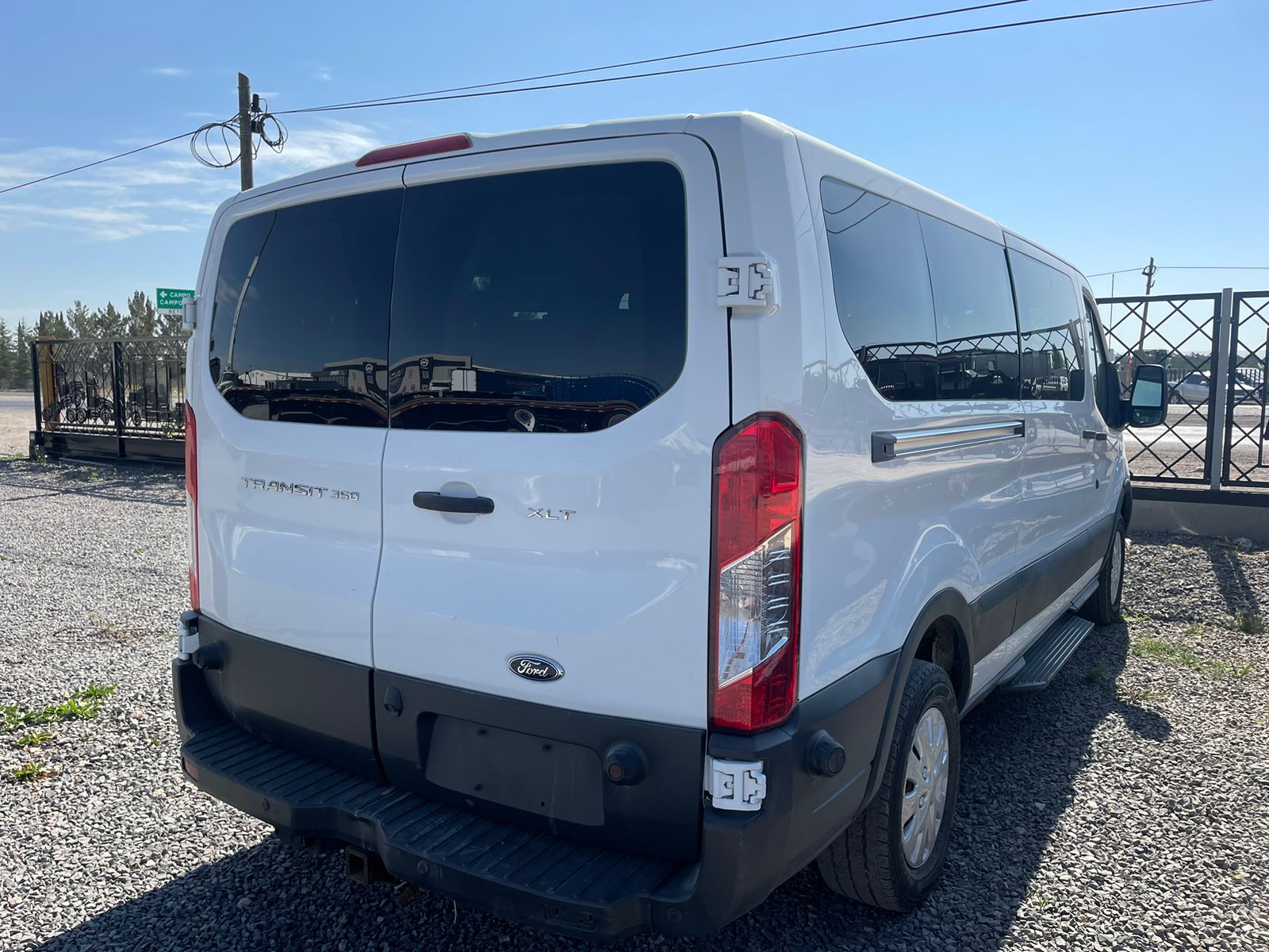#10 Camioneta Ford 2015 Capacidad 15 personas Motor ecoboost V6 Gasolina Automático