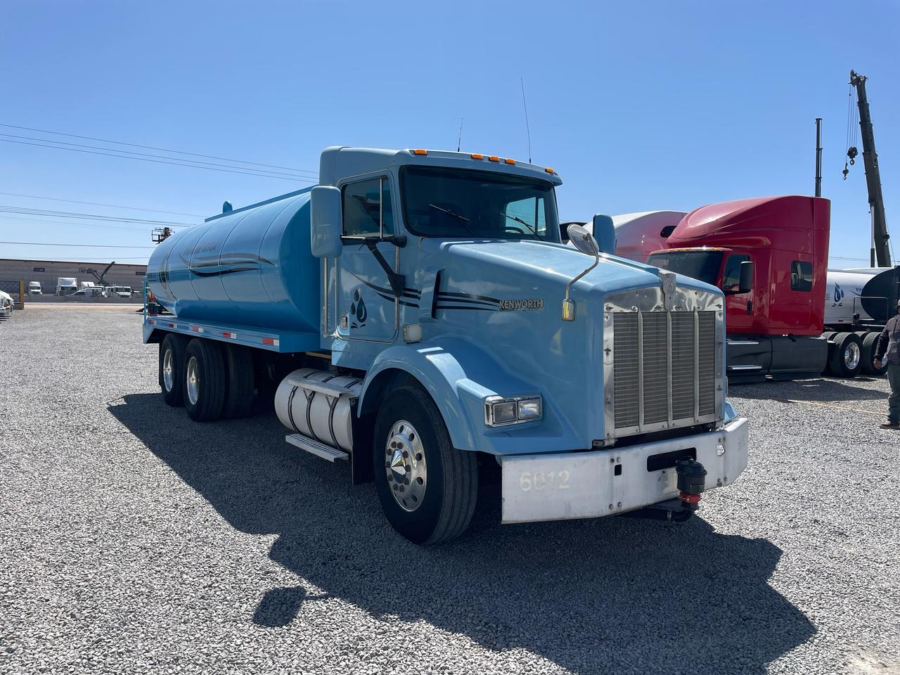 #2448 Pipa 18,000 Litros Kenworth 1996 Motor Cummins Estándar 10 Vel. Placas Estatales