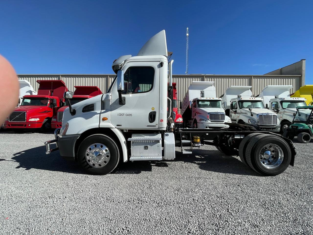 #2965 Camion 1 eje Freightliner Modelo Cascadia 2011 Motor DD13 Automatica 1300,00lb