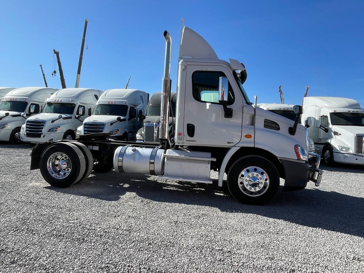 #2965 Camion 1 eje Freightliner Modelo Cascadia 2011 Motor DD13 Automatica 1300,00lb