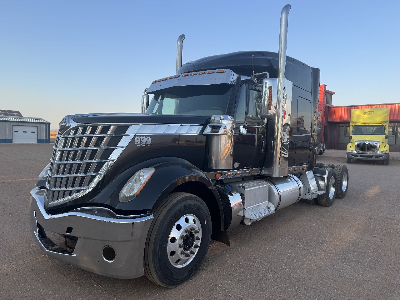 #1043 Camion International LoneStar 2016 Motor Cummins ISX15 Estándar 13 Vel. 40,000lb Placas Federales