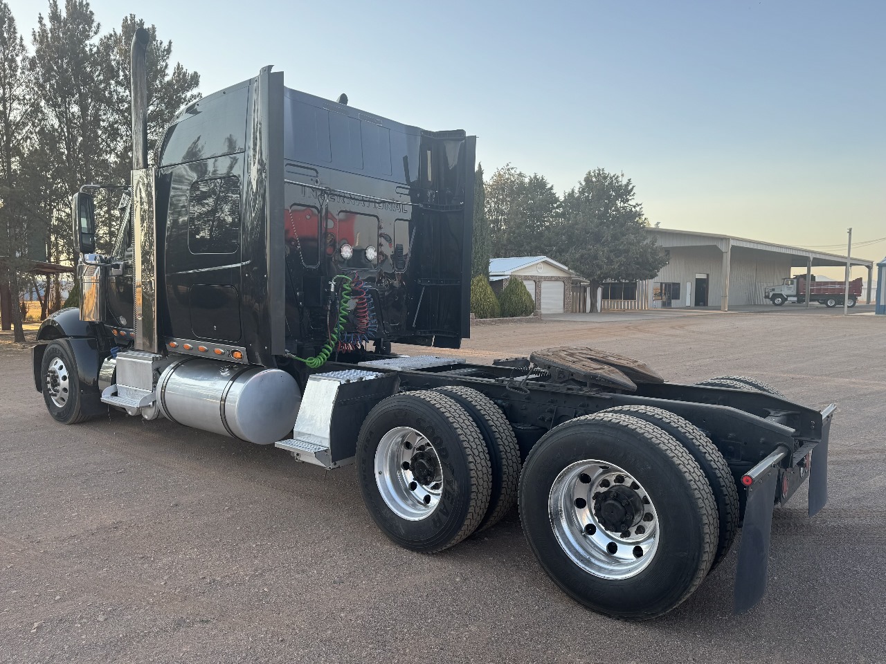 #1043 Camion International LoneStar 2016 Motor Cummins ISX15 Estándar 13 Vel. 40,000lb Placas Federales