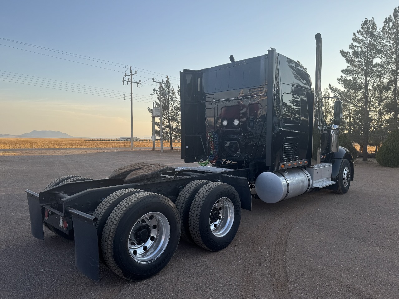 #1043 Camion International LoneStar 2016 Motor Cummins ISX15 Estándar 13 Vel. 40,000lb Placas Federales