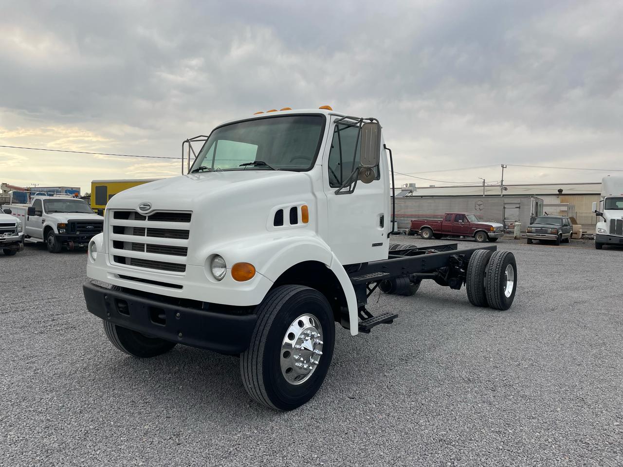 #1639 Camion Chasis Largo Sterling 1999 Motor Mercedes Benz Chasis 18 Ft Automatica 1,300lb