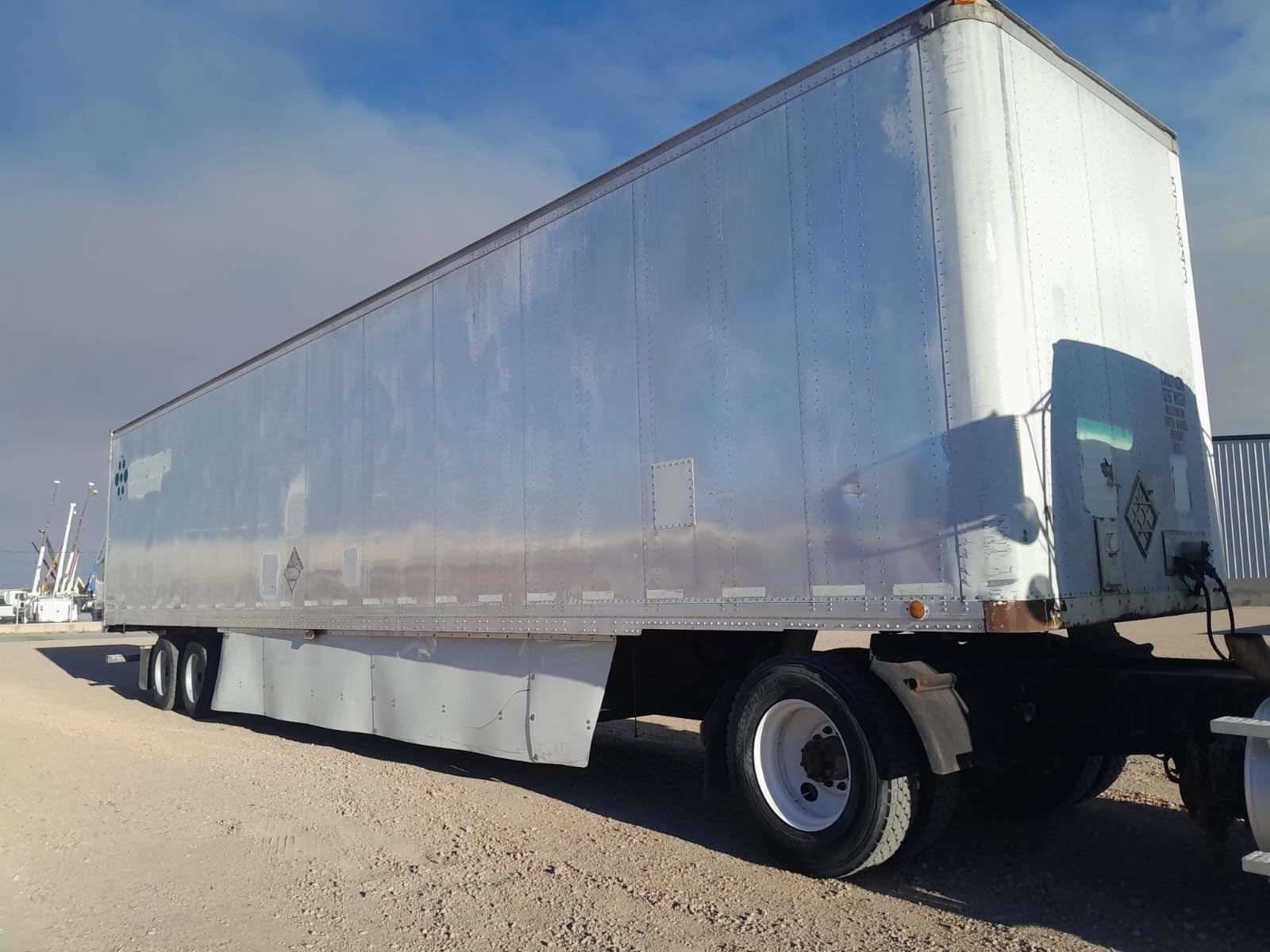 #3018 Caja Seca 53” Marca Strick 2001 Puertas Libro Suspencion Muelles