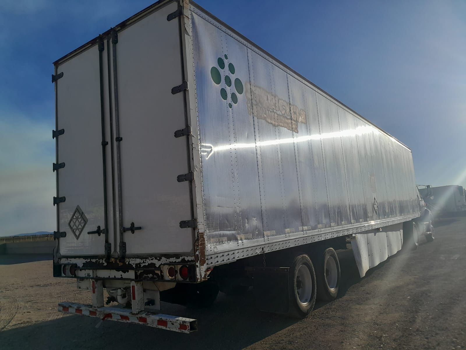 #3018 Caja Seca 53” Marca Strick 2001 Puertas Libro Suspencion Muelles