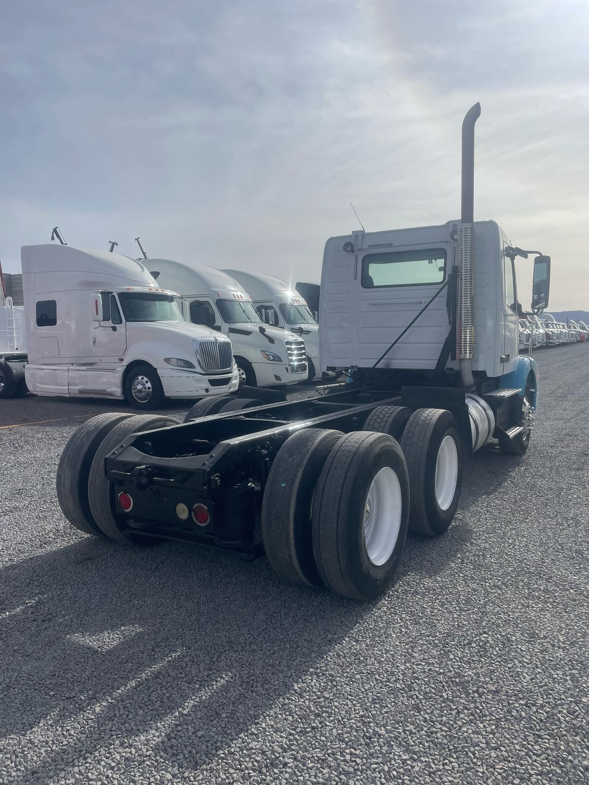 #2983 Camion 2 Ejes Marca Volvo 2009 Motor Volvo D11 Automática 42,000lb