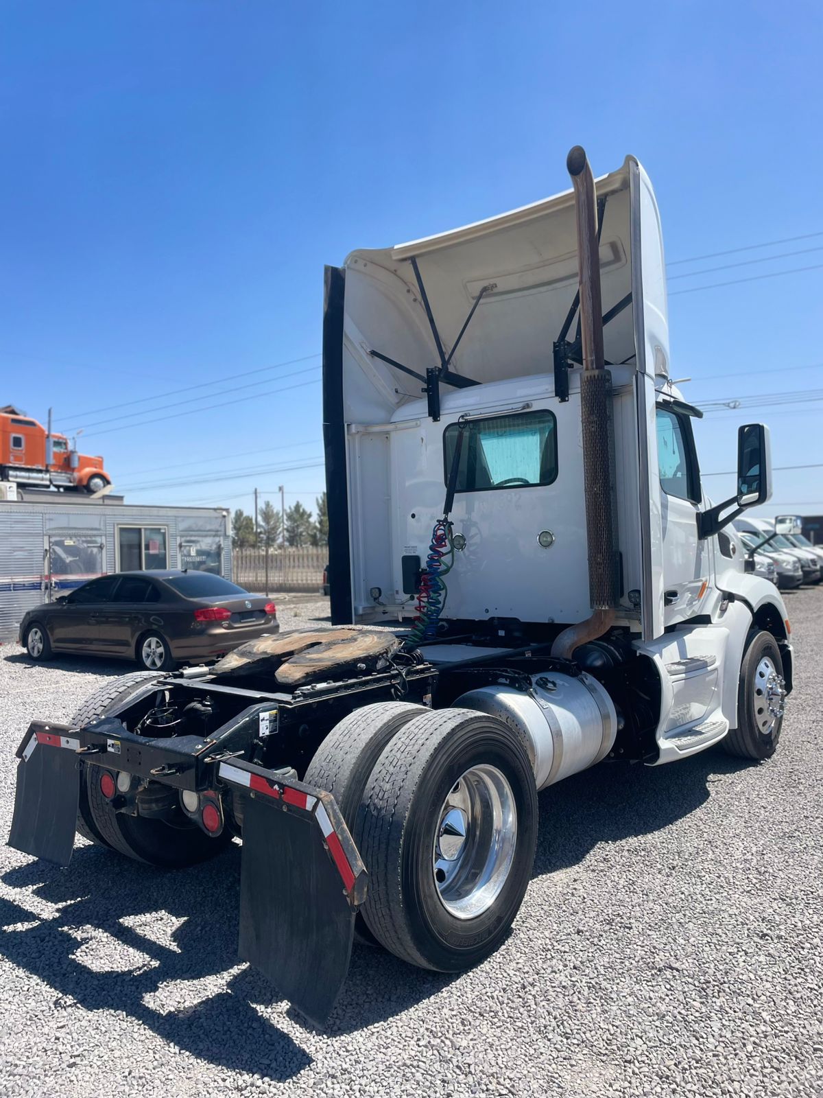 #2405 Camion 1 eje Peterblit 2016 Motor Cummins ISX15 Automática 1,300lb