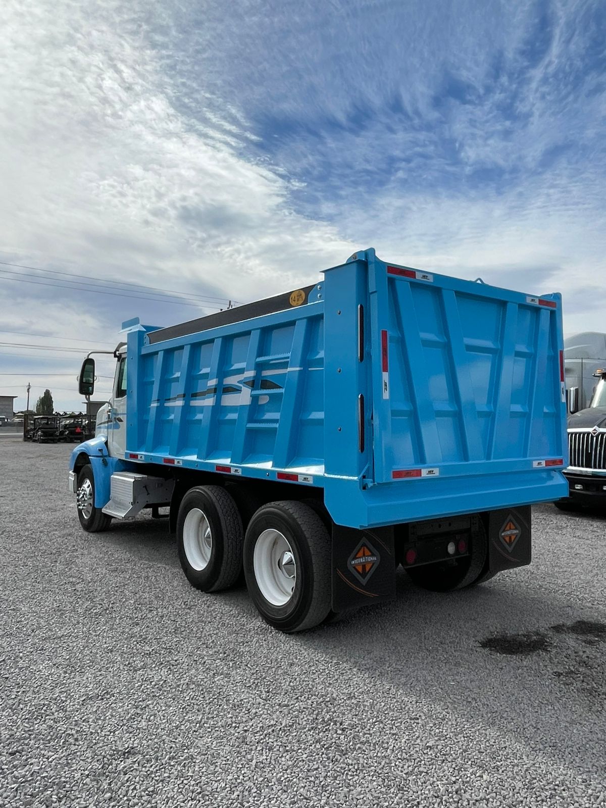 #2864 Volteo 14 Mts. International 2003 Motor Cummins ISM Estándar 10 Vel. 42,000lb