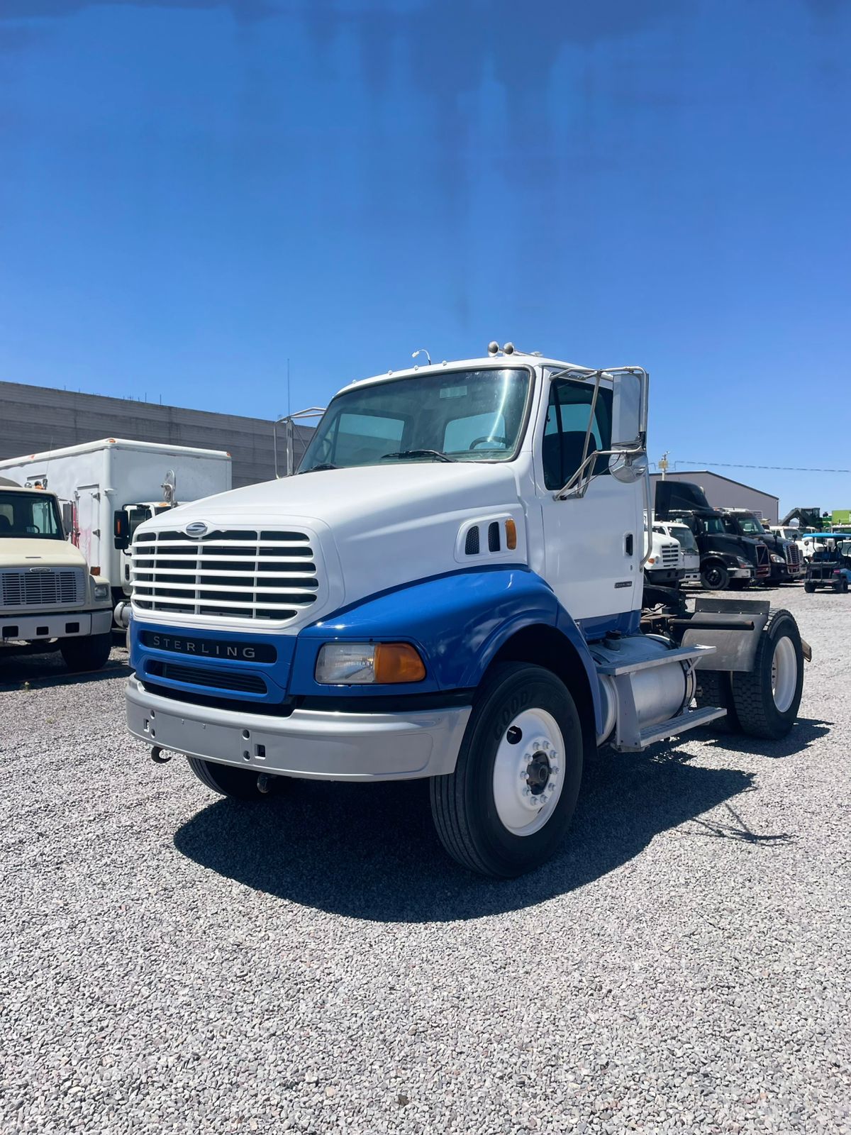 #1345 Camino 1 eje Sterling 2006 Motor Detroit 7 Vel. 1,300lb Placas Estatales
