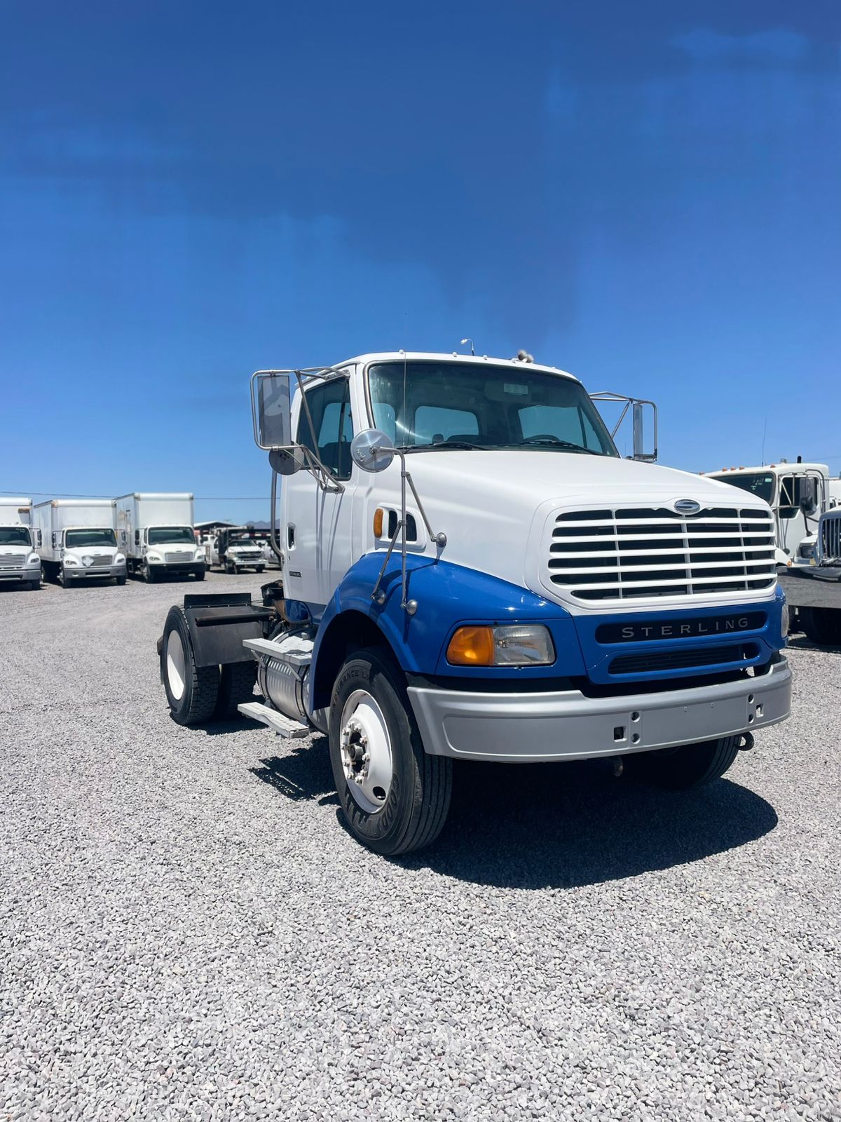 #1345 Camino 1 eje Sterling 2006 Motor Detroit 7 Vel. 1,300lb Placas Estatales