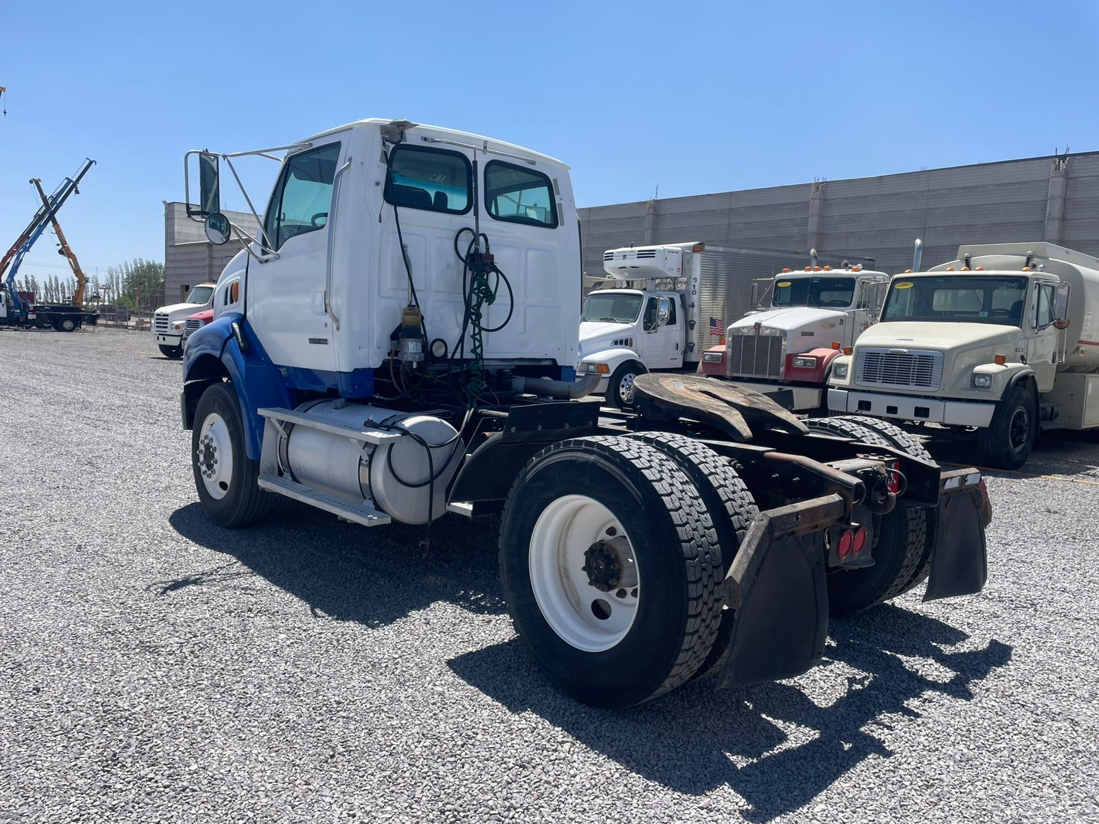 #1345 Camino 1 eje Sterling 2006 Motor Detroit 7 Vel. 1,300lb Placas Estatales