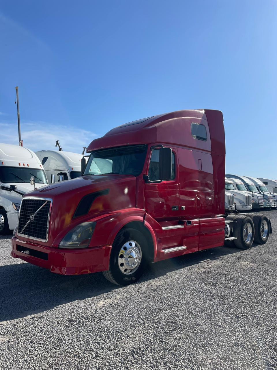 #2929 Camion Volvo 2012 Motor Cummins isx Automática 42,000lb Placas Estatales