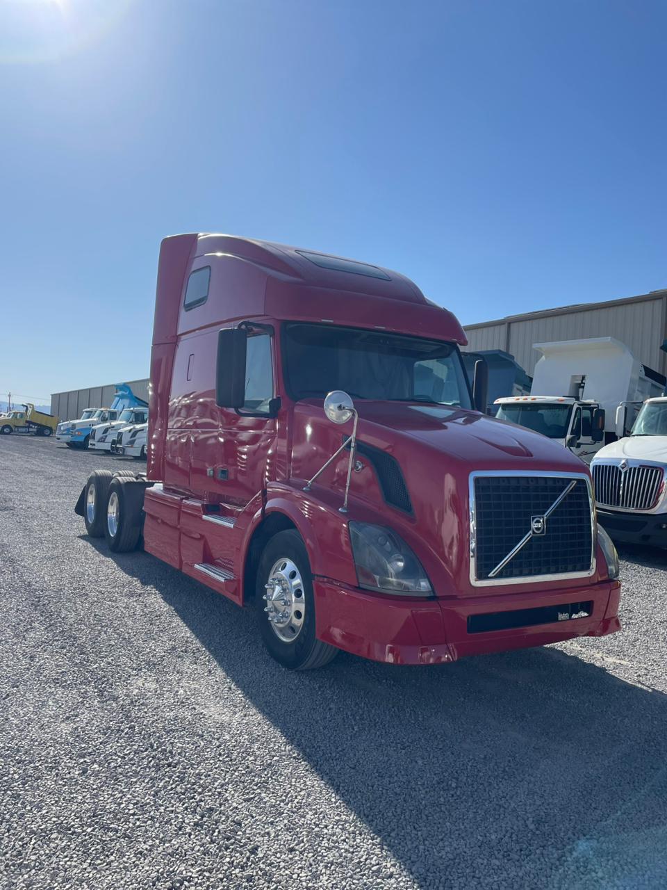 #2929 Camion Volvo 2012 Motor Cummins isx Automática 42,000lb Placas Estatales