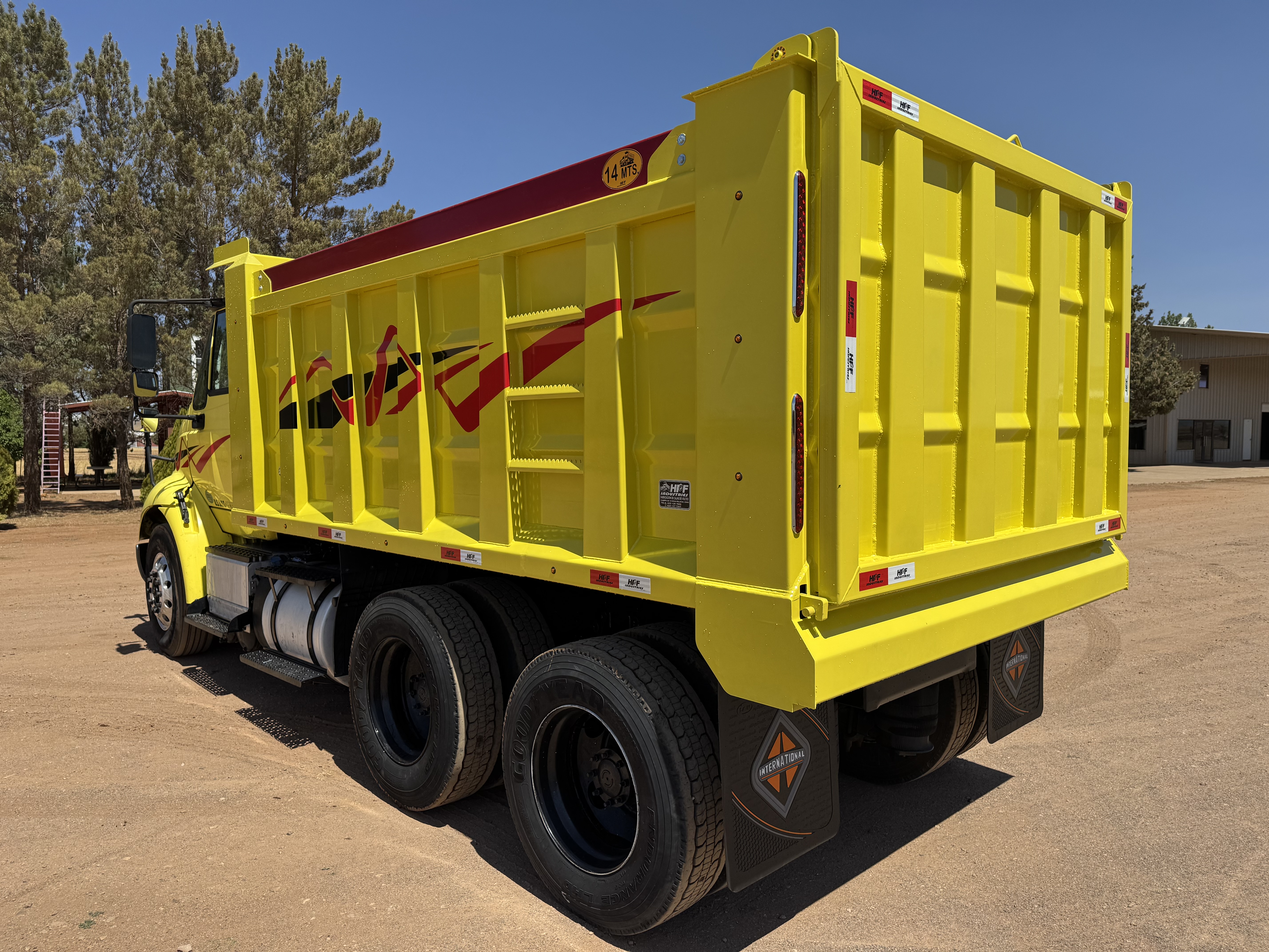 #1045 Camion Volteo International 2016 Motor Navistar N13 Manual 10 Vel. 40,000lb Placas Estatales