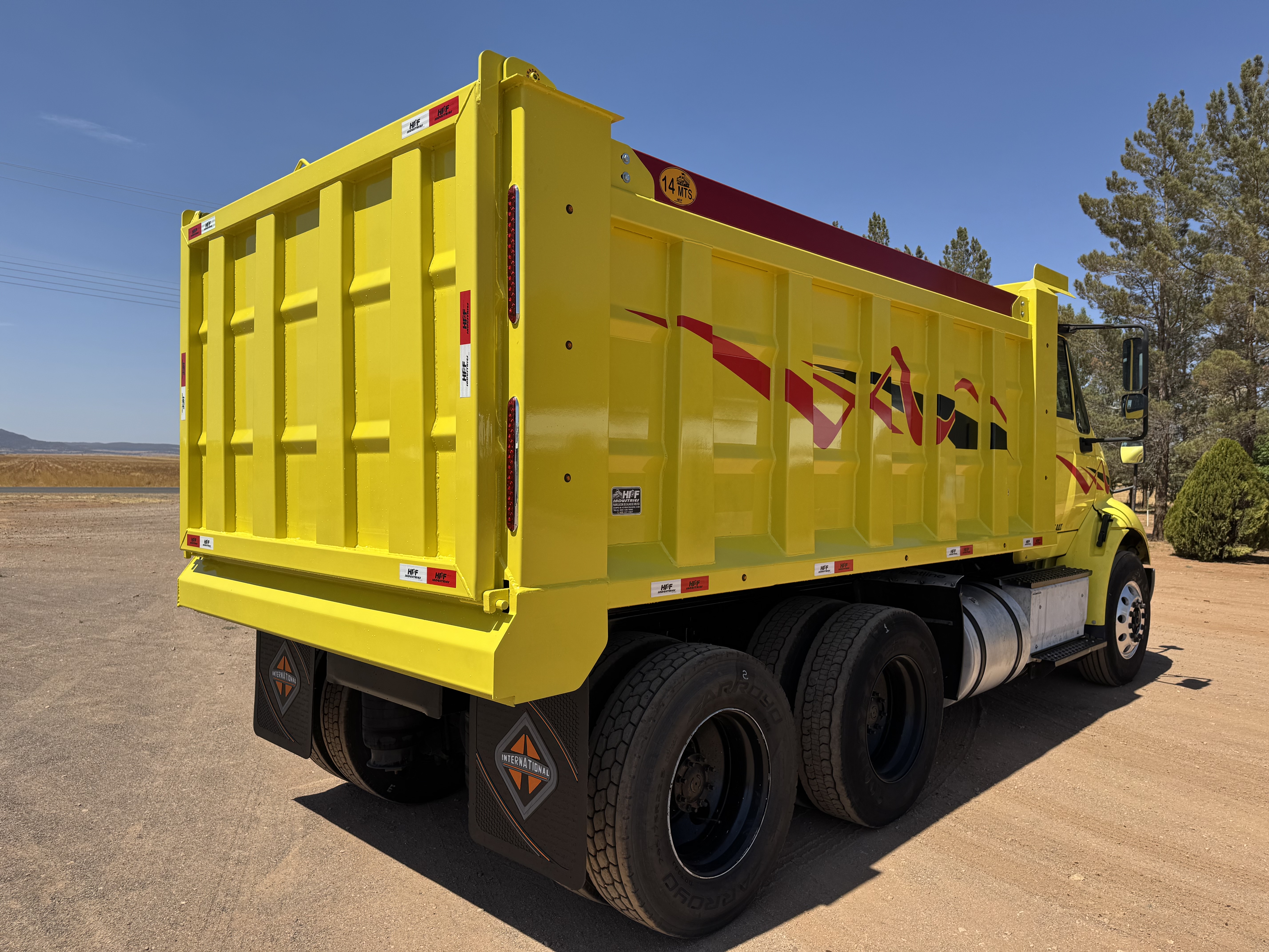 #1045 Camion Volteo International 2016 Motor Navistar N13 Manual 10 Vel. 40,000lb Placas Estatales
