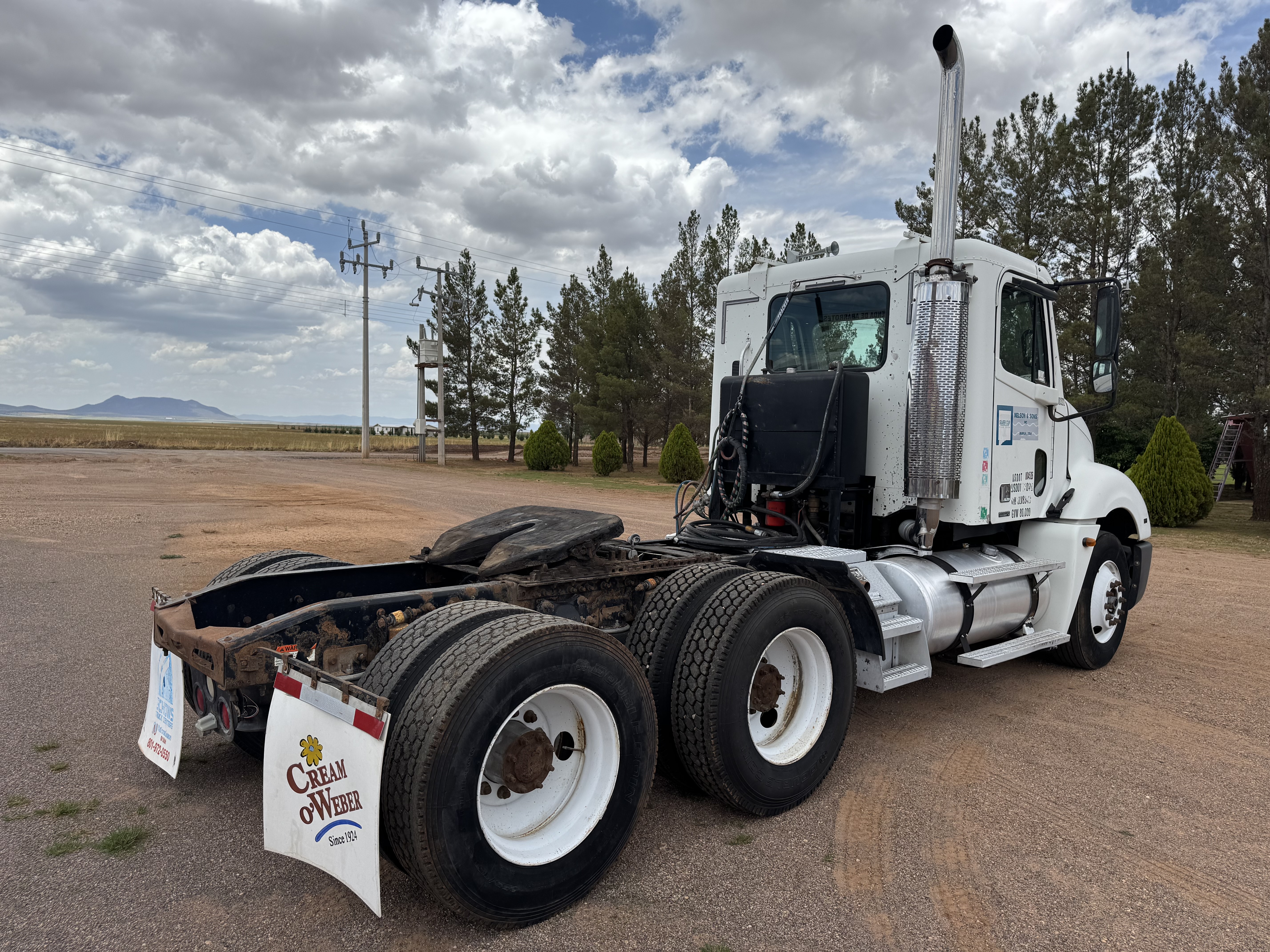 #1048 Camion Freightliner Modelo Columbia 2006 Motor Mercedes-Benz Diferencial 12,000lb Manual 10 Vel. Placas Estatales