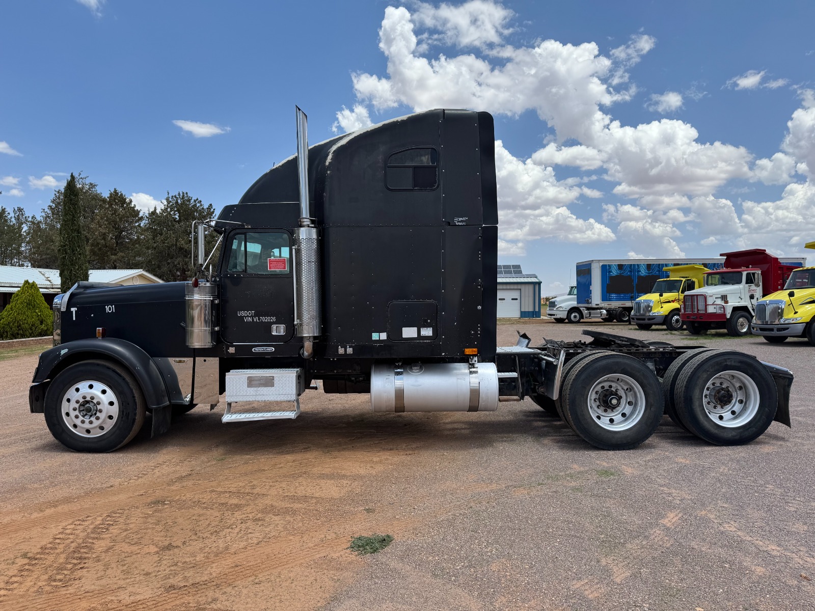 #1047 Camion Freightliner 1997 Motor Cummins Estandar 10 Vel. 40,000lb Estatales