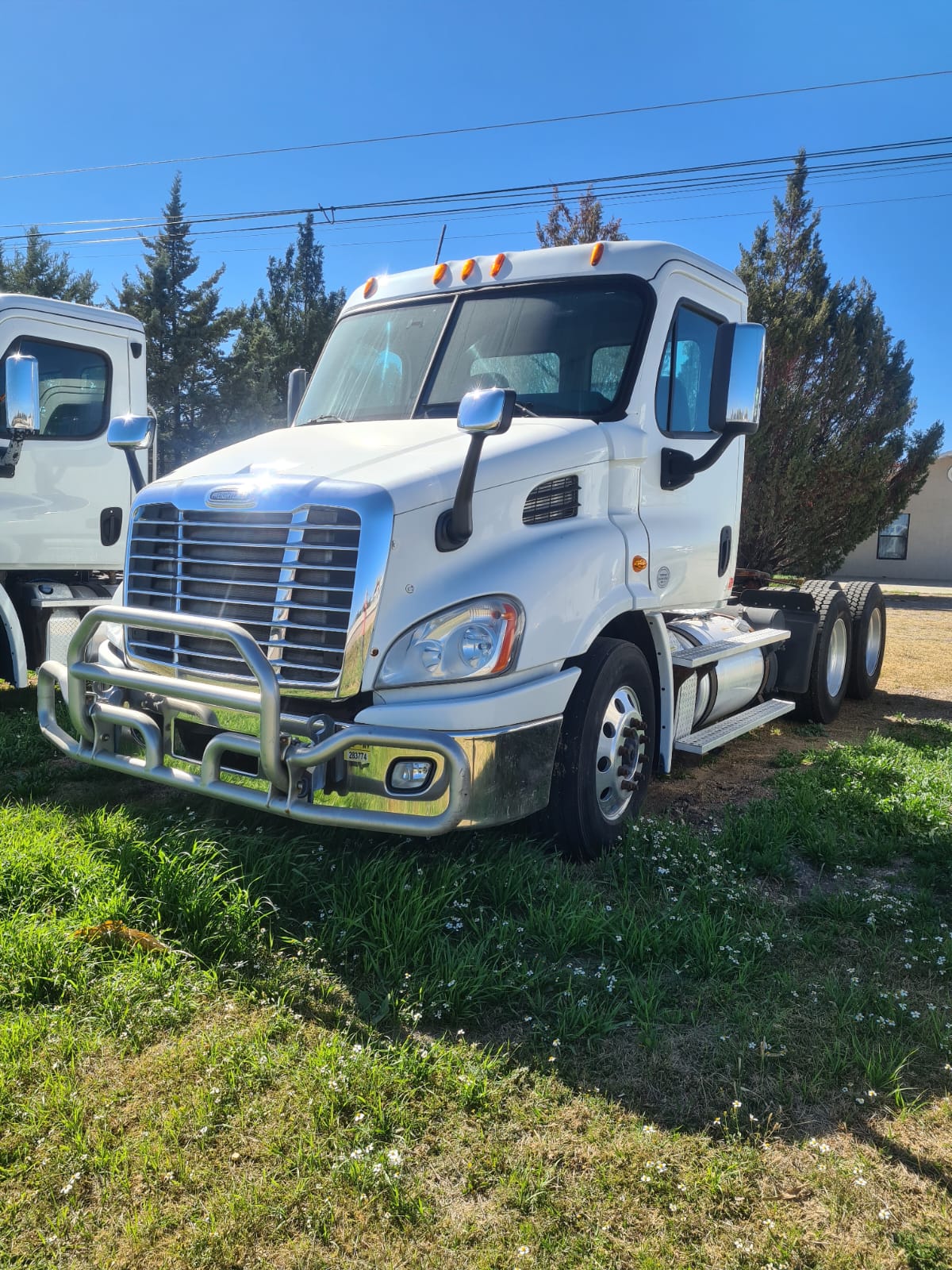 #4416 Camion Freightliner Cascadia Day Cab 2014 Motor DD13 Automatico Placas Estatales 