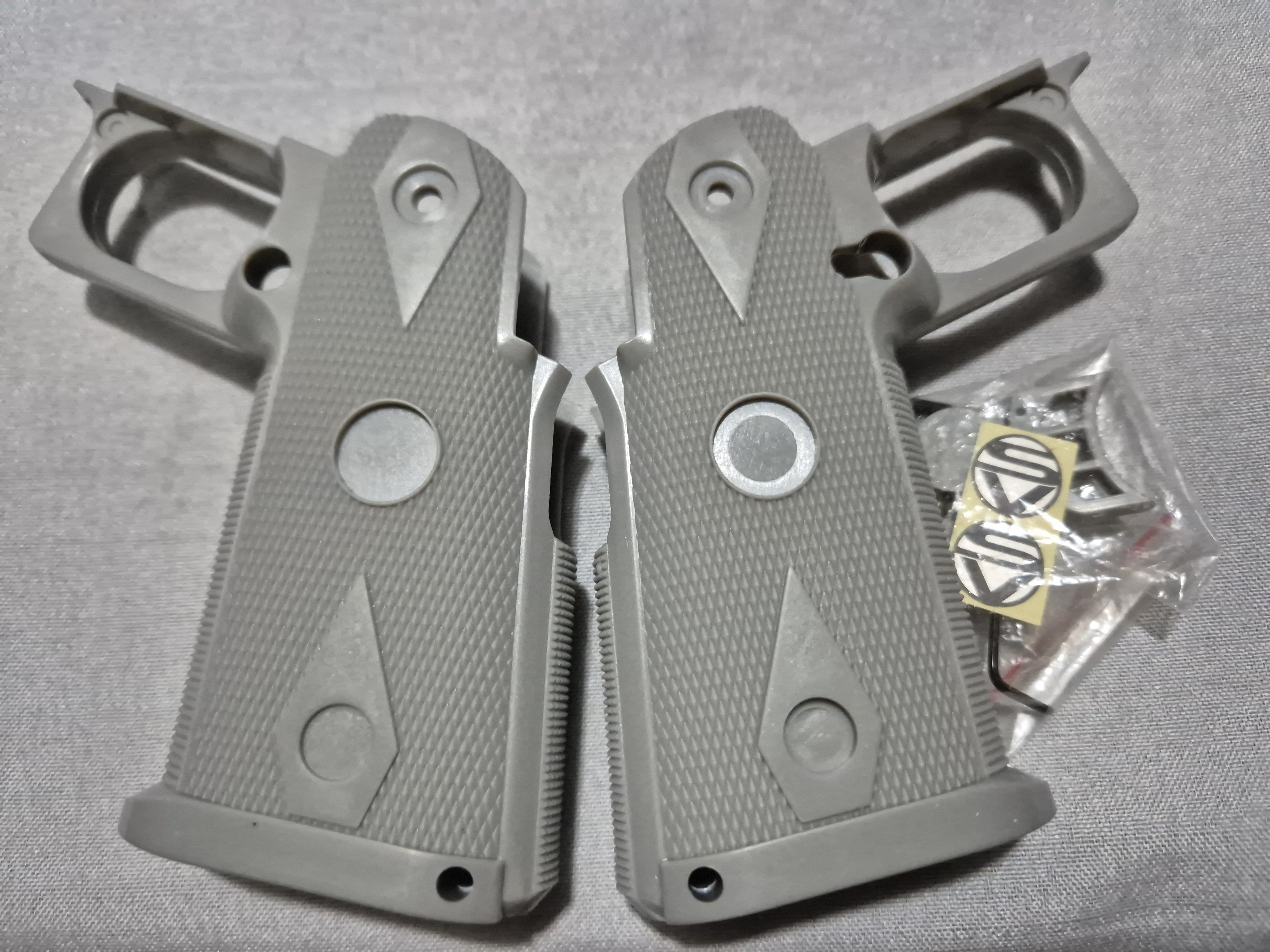 Shooters Design SV/STI Real Grip for Marui Hi-Capa 5.1 (Grey)