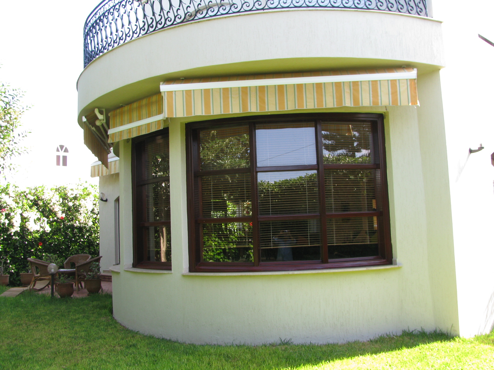 Belle villa avec 4 facades a louer