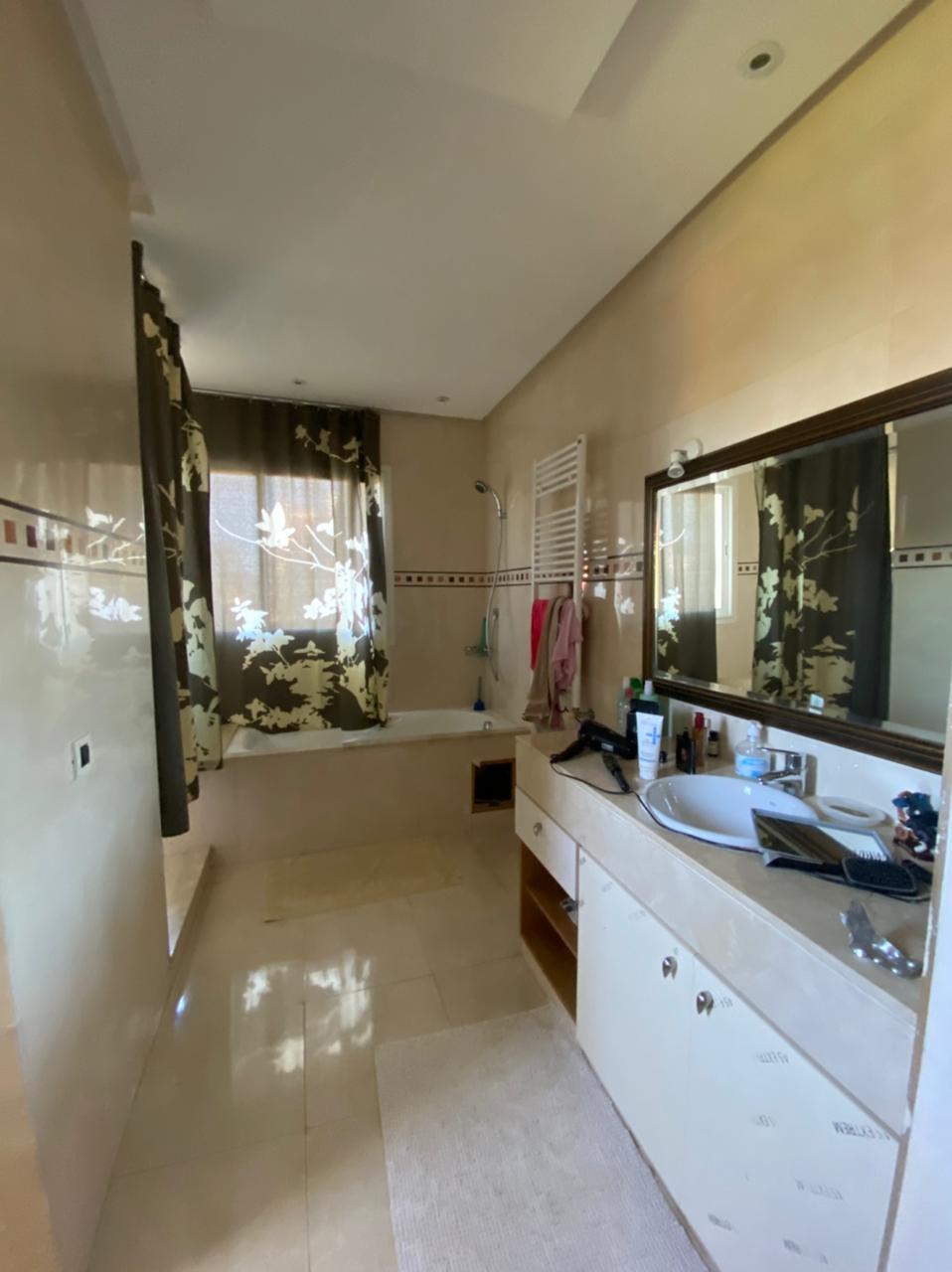 A vendre villa exceptionnelle résidence sécurise