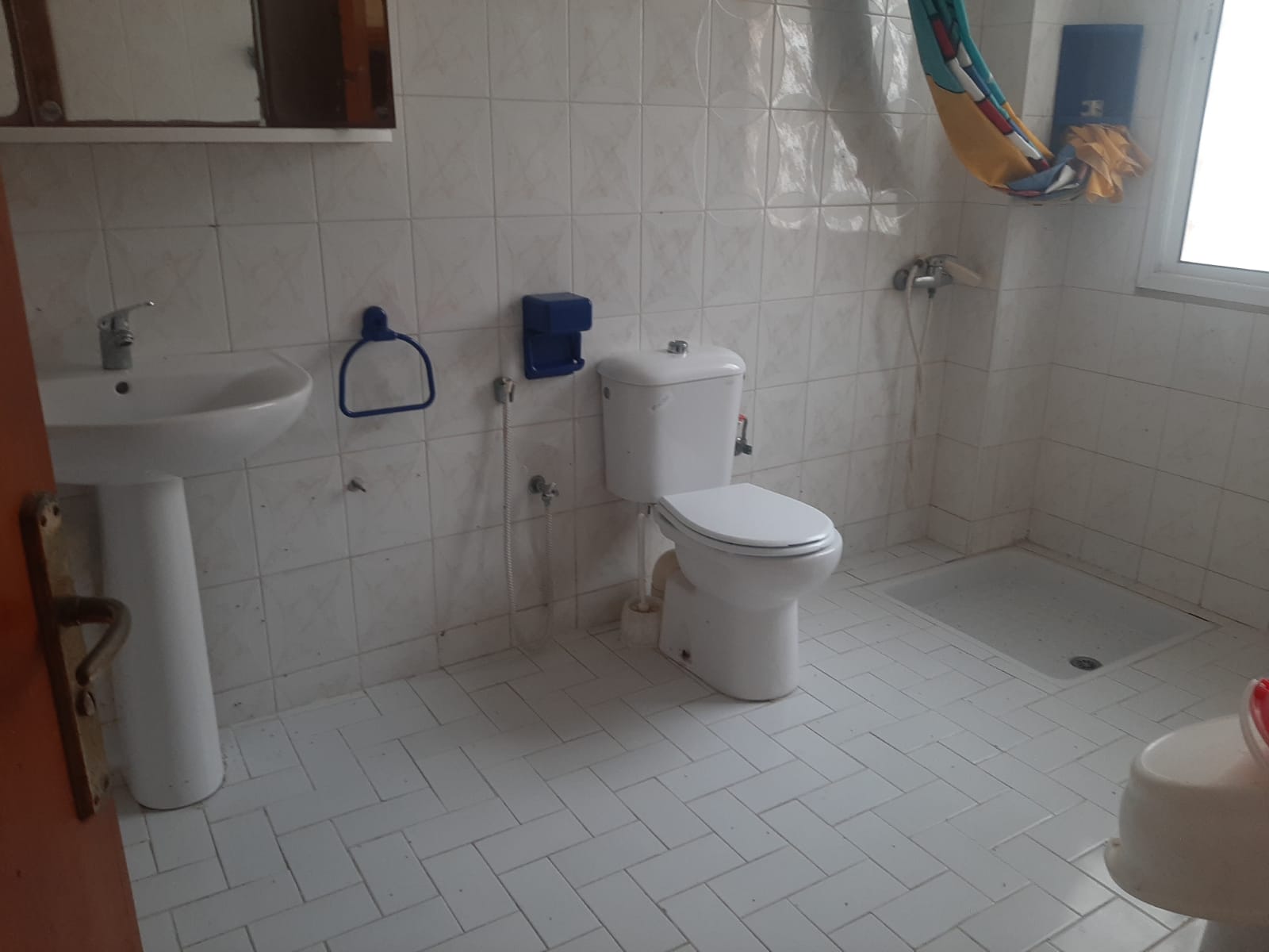 Vends villa 3 niveaux face mer quartier résidentiel