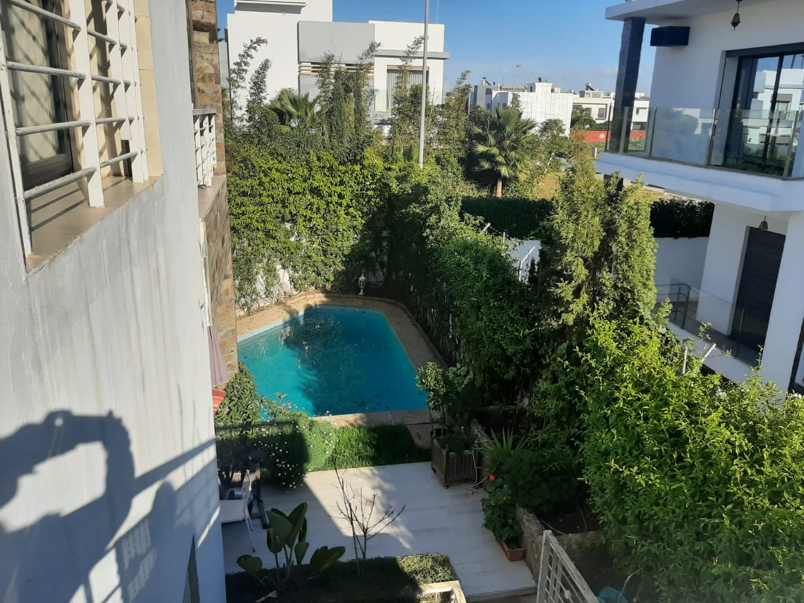Villa a vendre sur 3 niveaux résidence sécurise