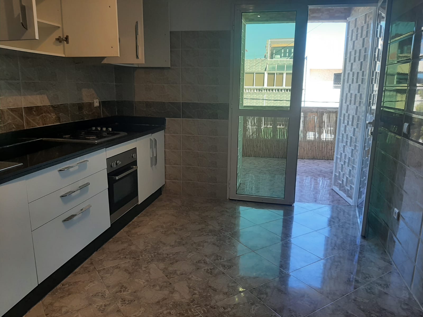 Loue appartement non meublé
