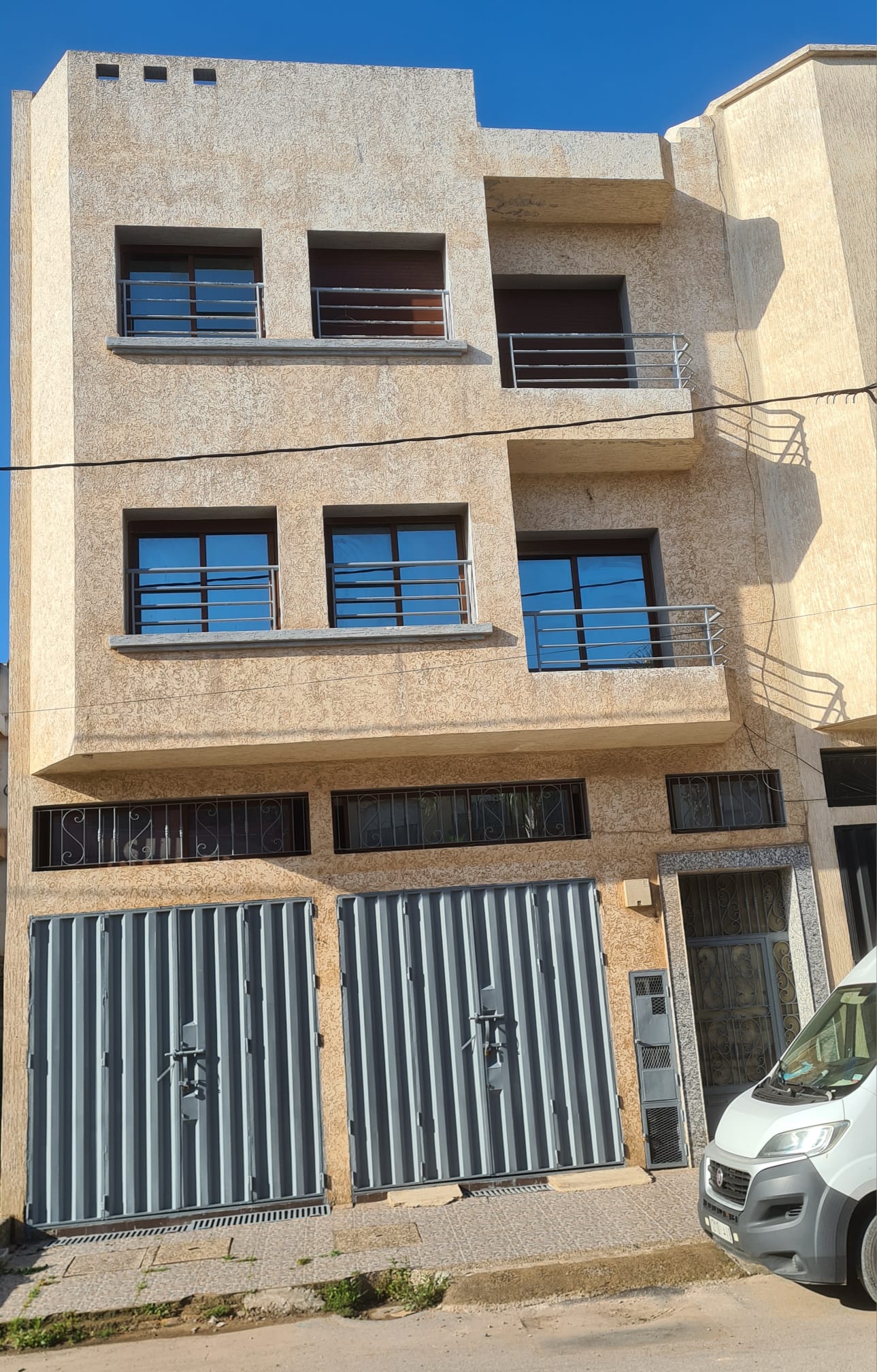 Immeuble commercial et habitation