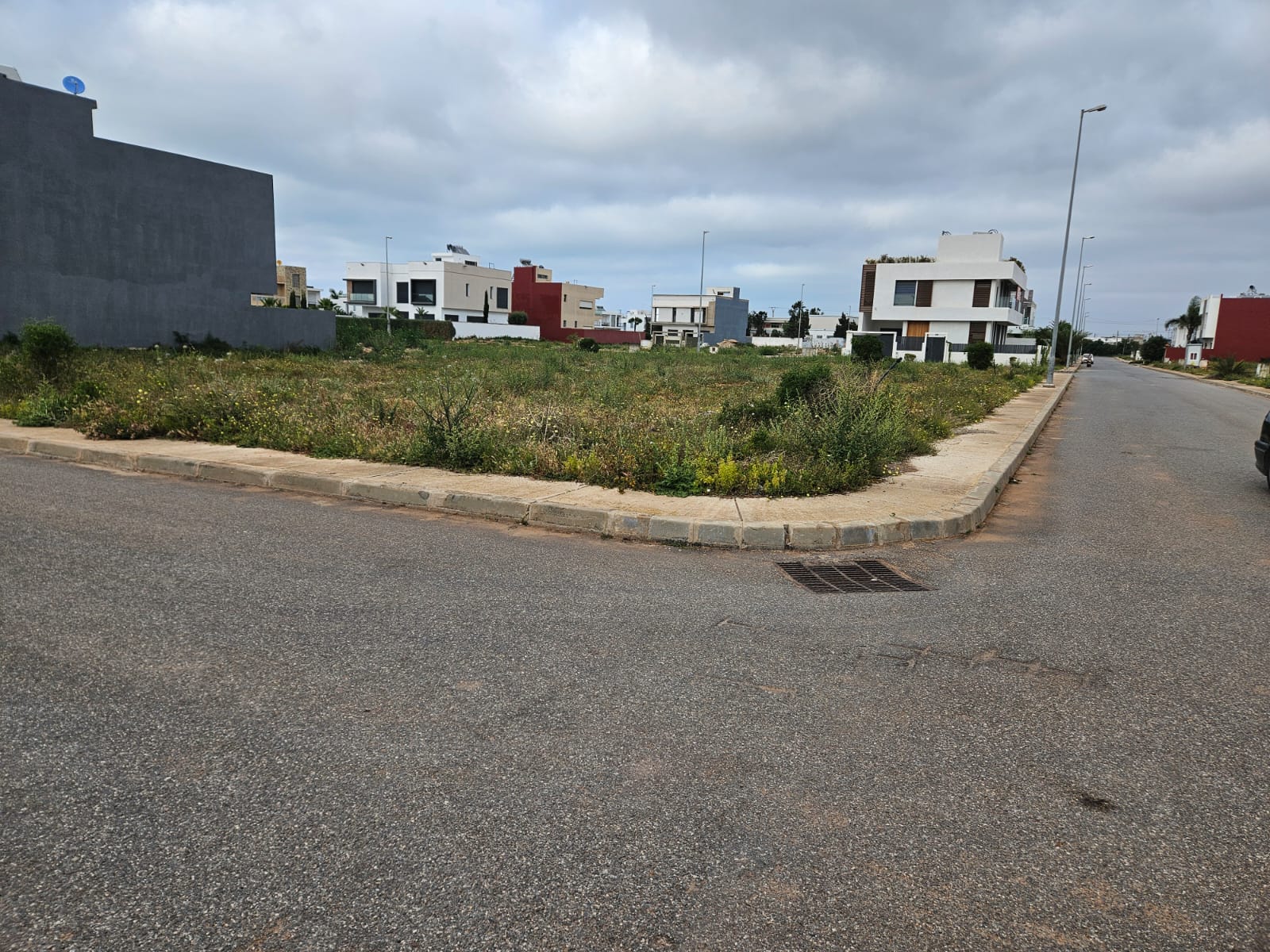 Terrain a vendre sur la route