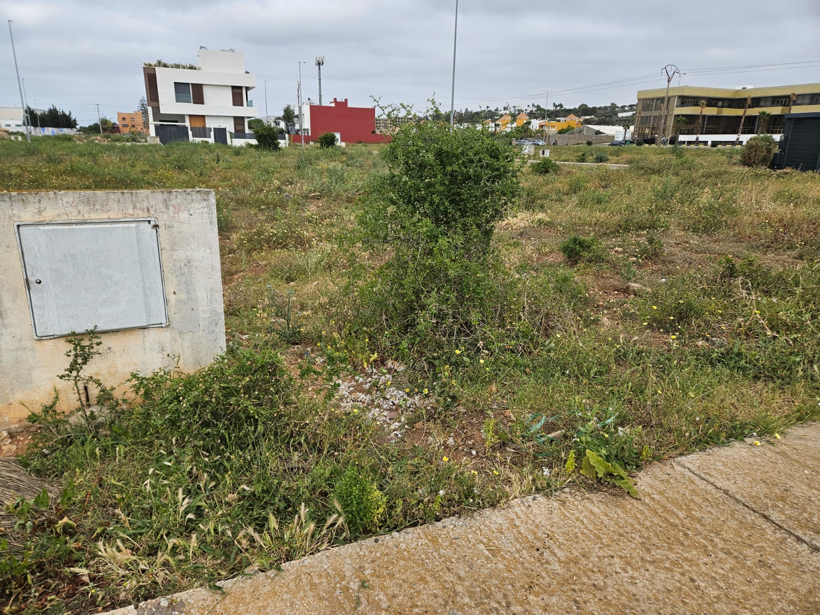 Terrain a vendre sur la route