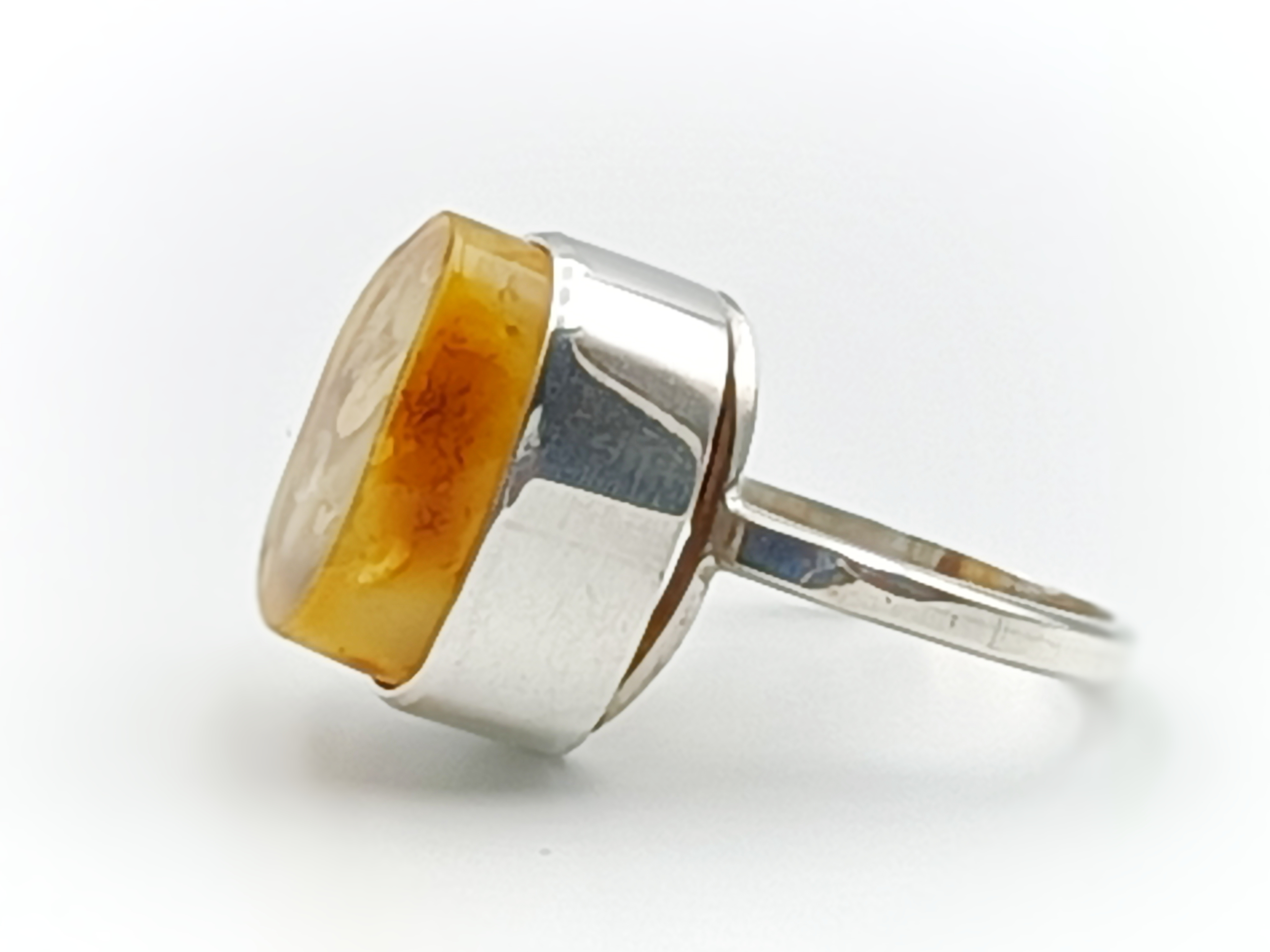 Pierścionek. Naturalny bursztyn bałtycki i srebro 925. Unikat.