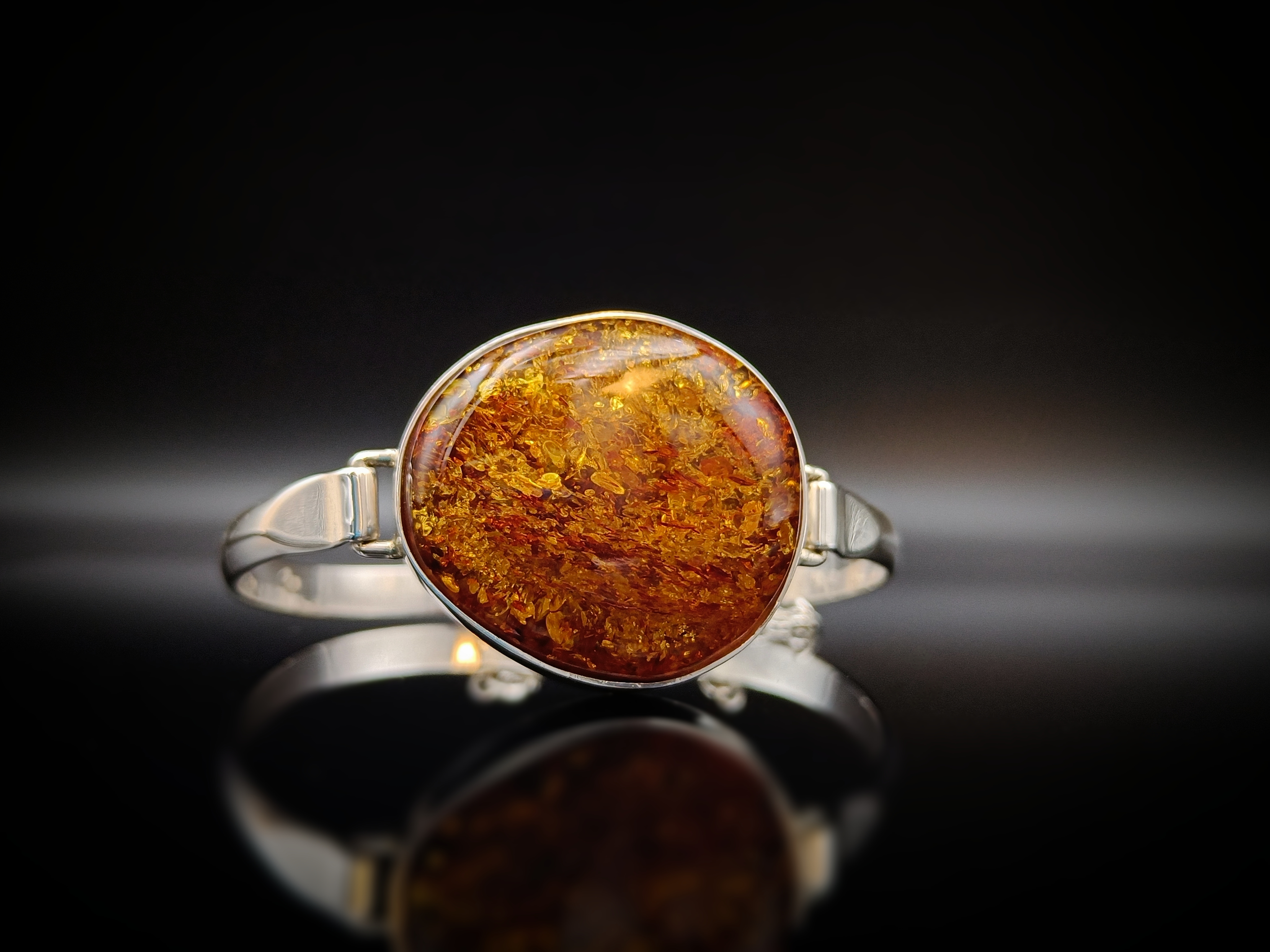 Bransoleta. Bursztyn bałtycki i srebro próby 925. Unikat. Pudełko w komplecie.