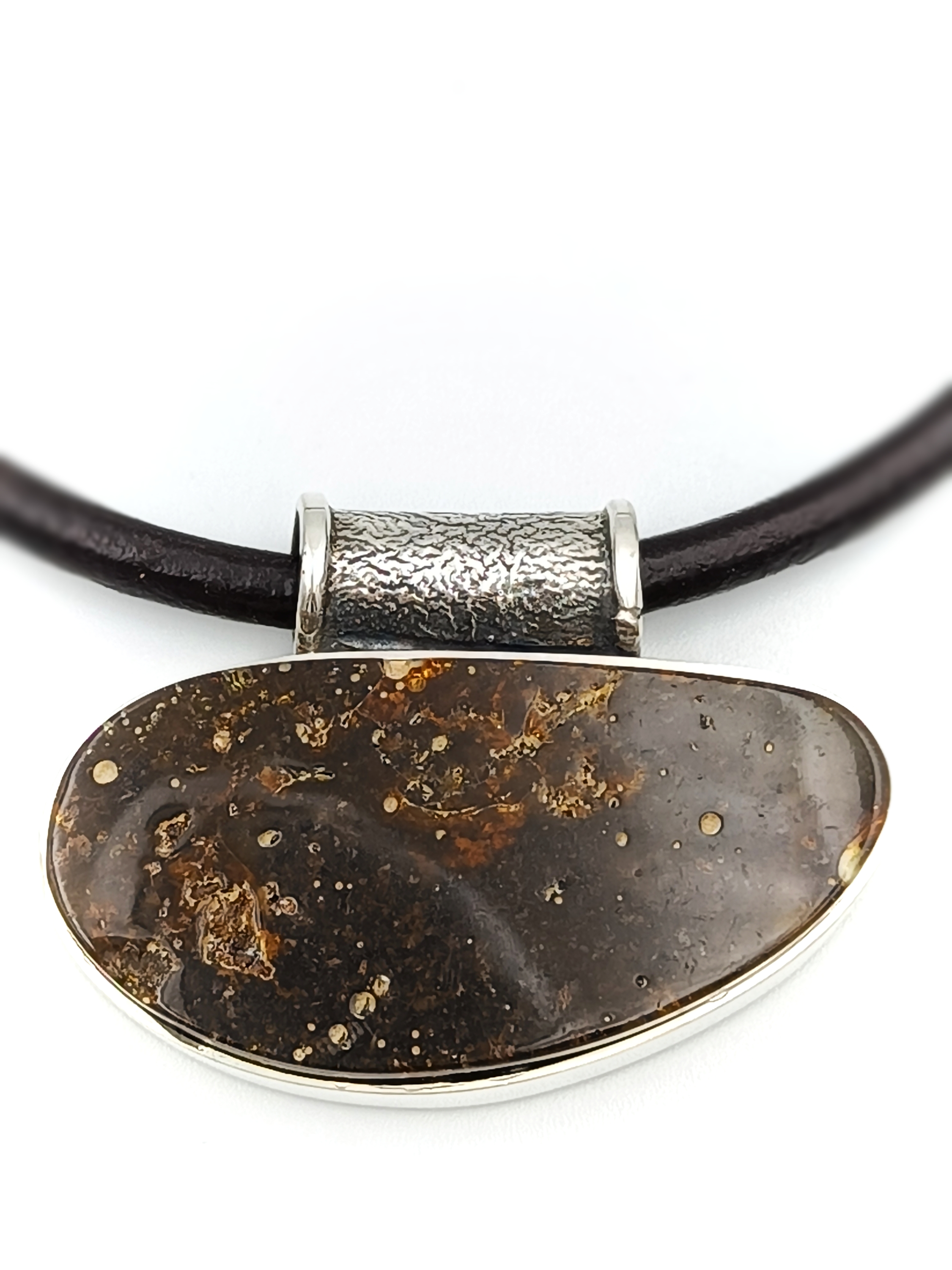 Wisior. Naturalny bursztyn bałtycki i srebro próby 925. Unikat.