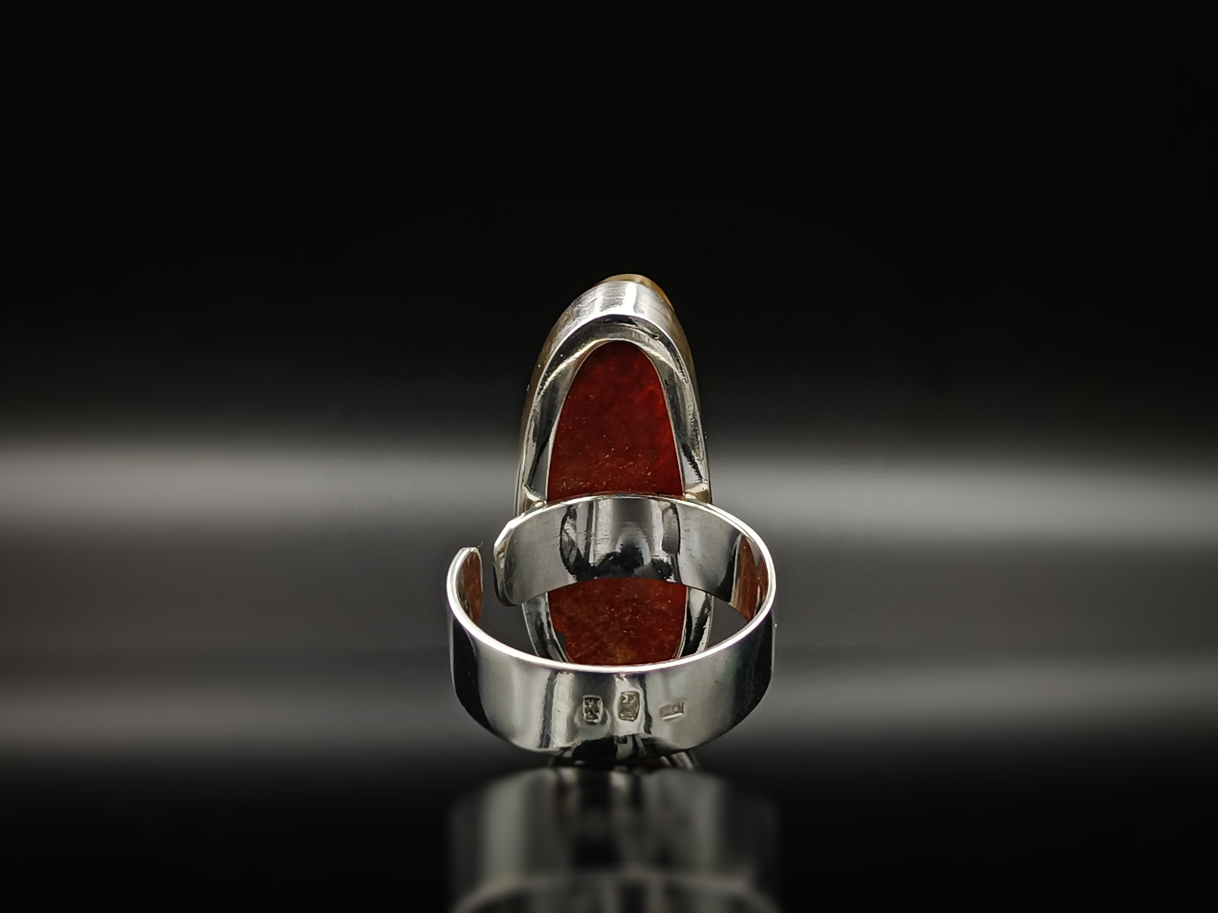 Pierścionek. Naturalny bursztyn bałtycki i srebro próby 925. Unikat.