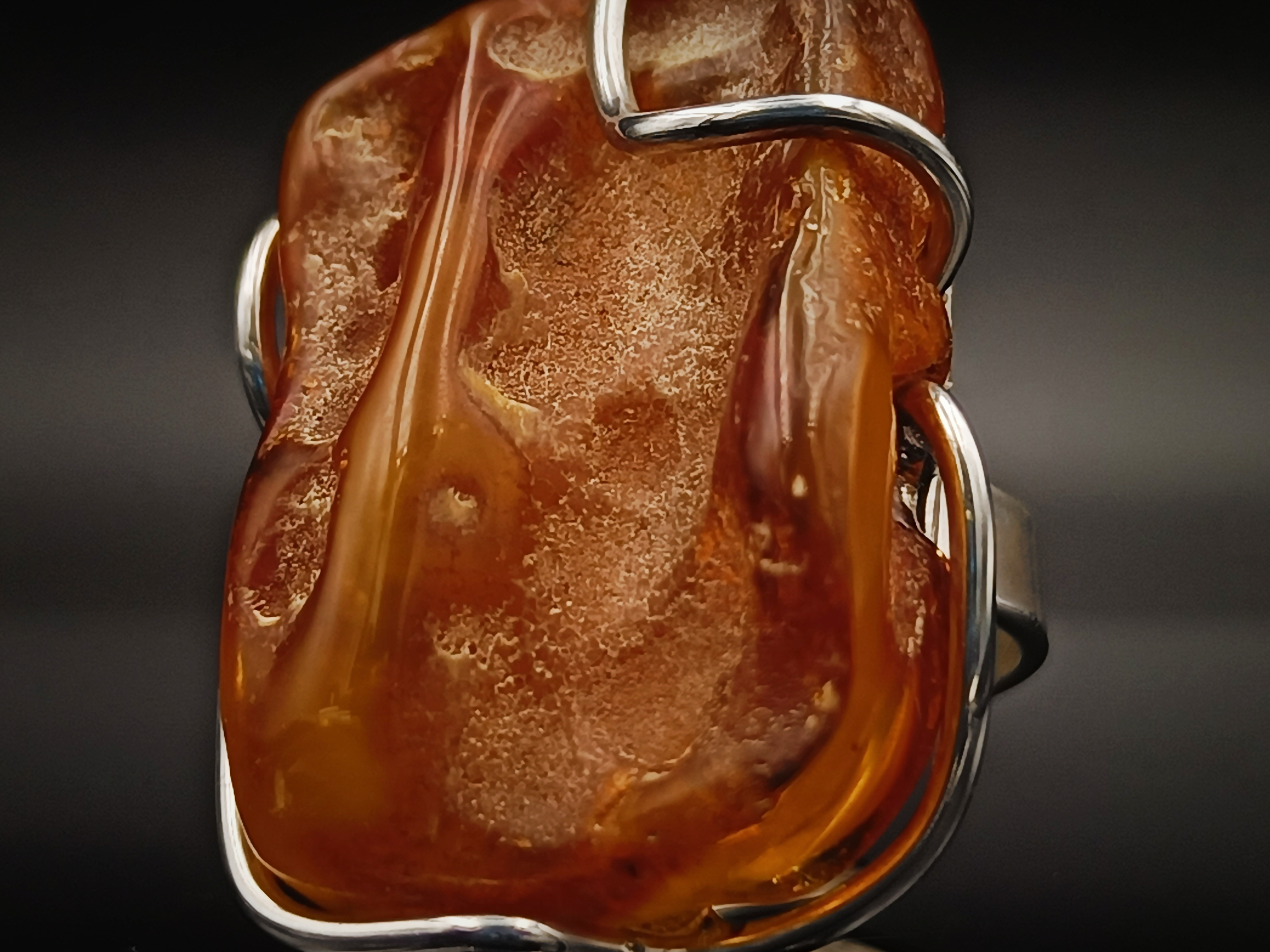 Pierścionek. Naturalny bursztyn bałtycki i srebro próby 925. Unikat.