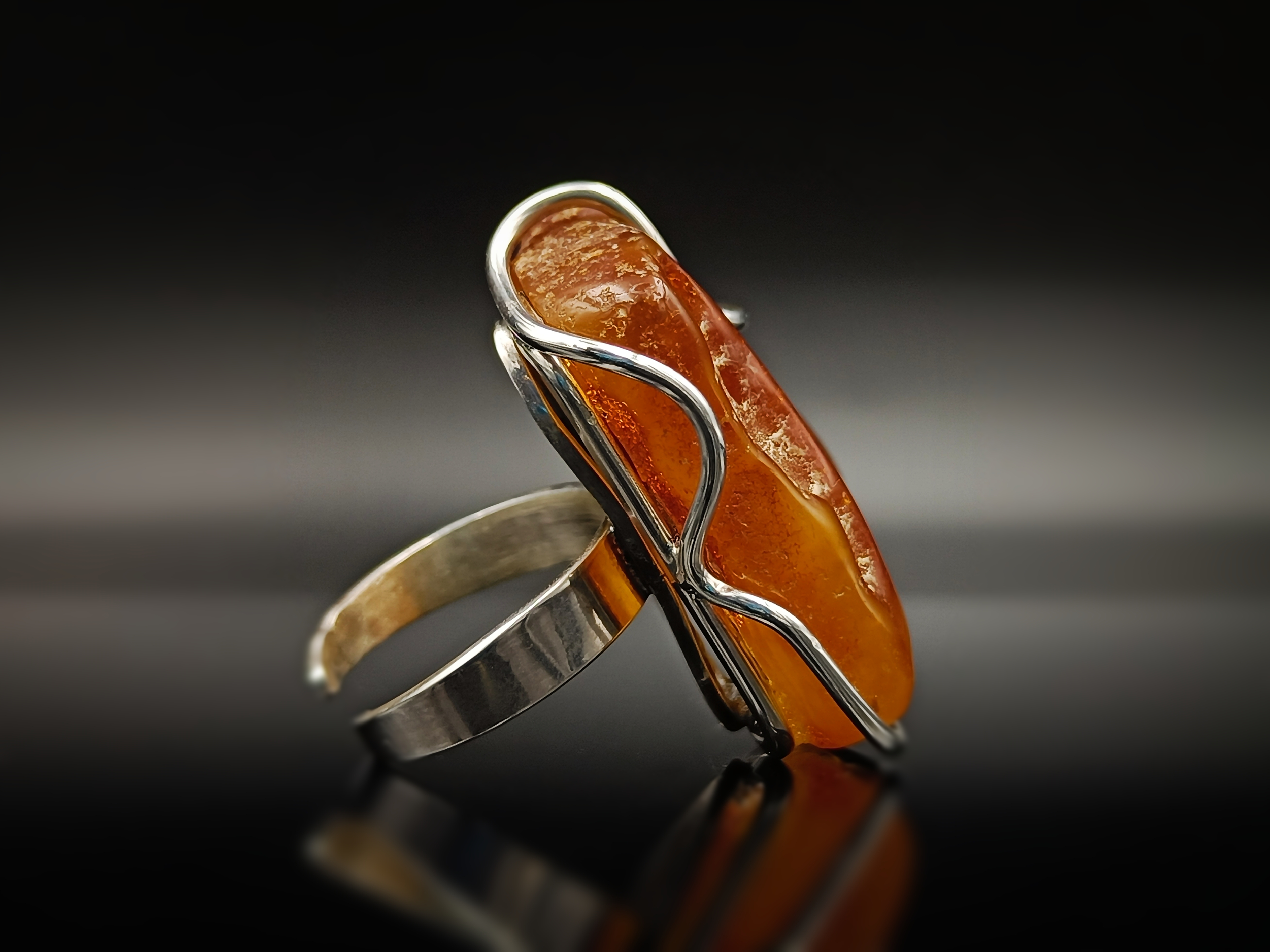 Pierścionek. Naturalny bursztyn bałtycki i srebro próby 925. Unikat.