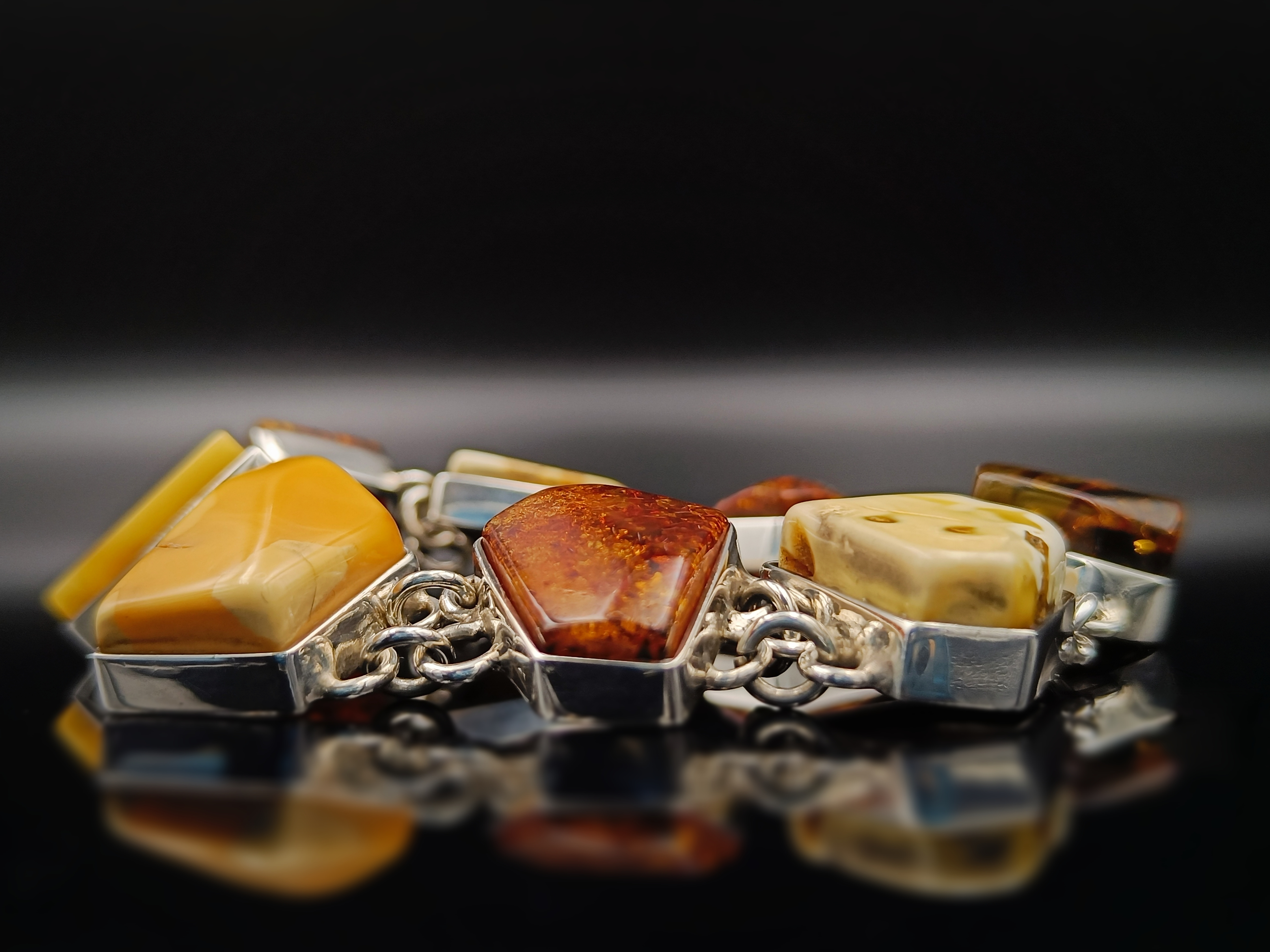 Bransoleta. Naturalny bursztyn bałtycki i srebro próby 925. Unikat. Pudełko w komplecie.