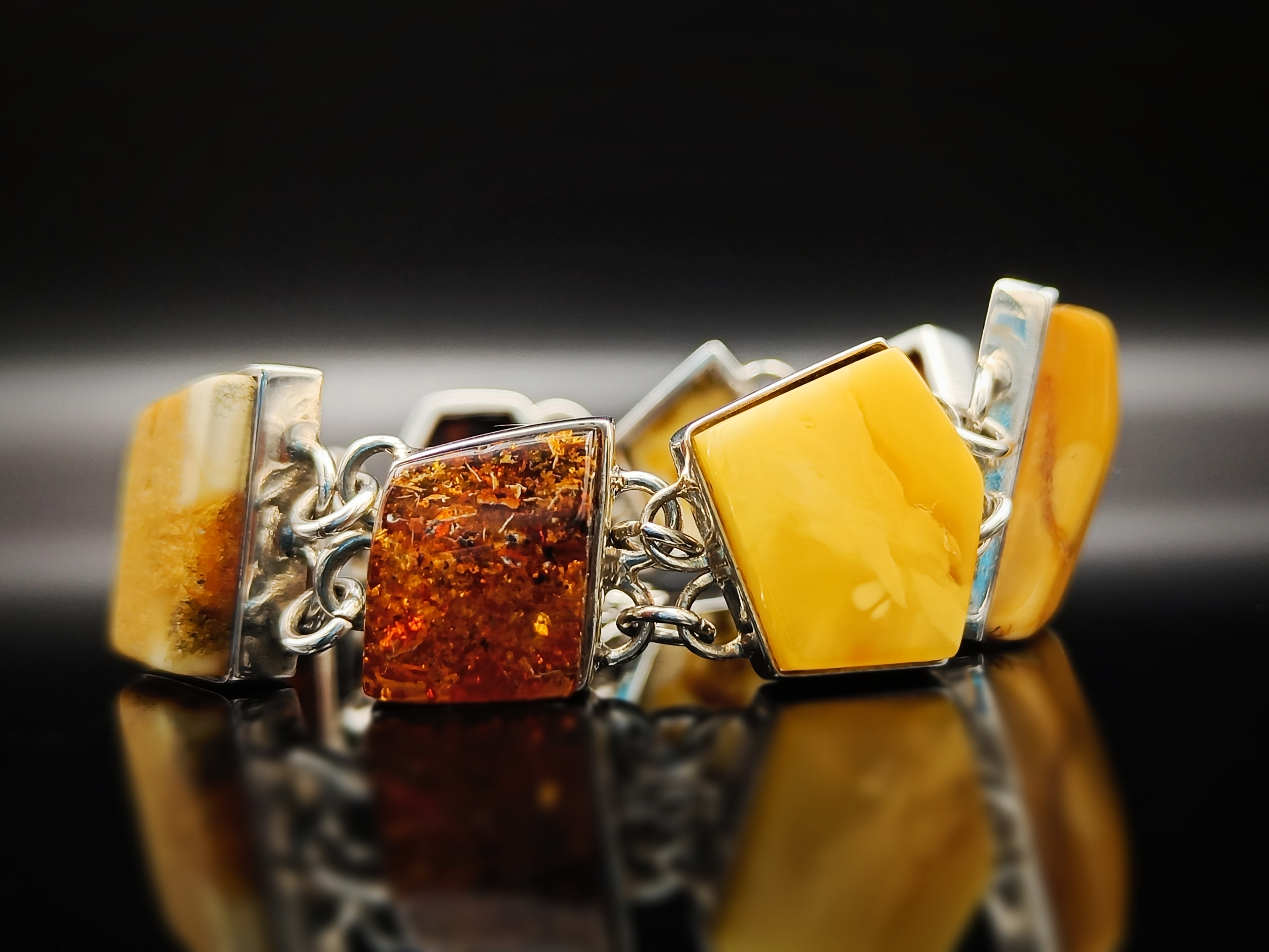 Bransoleta. Naturalny bursztyn bałtycki i srebro próby 925. Unikat. Pudełko w komplecie.