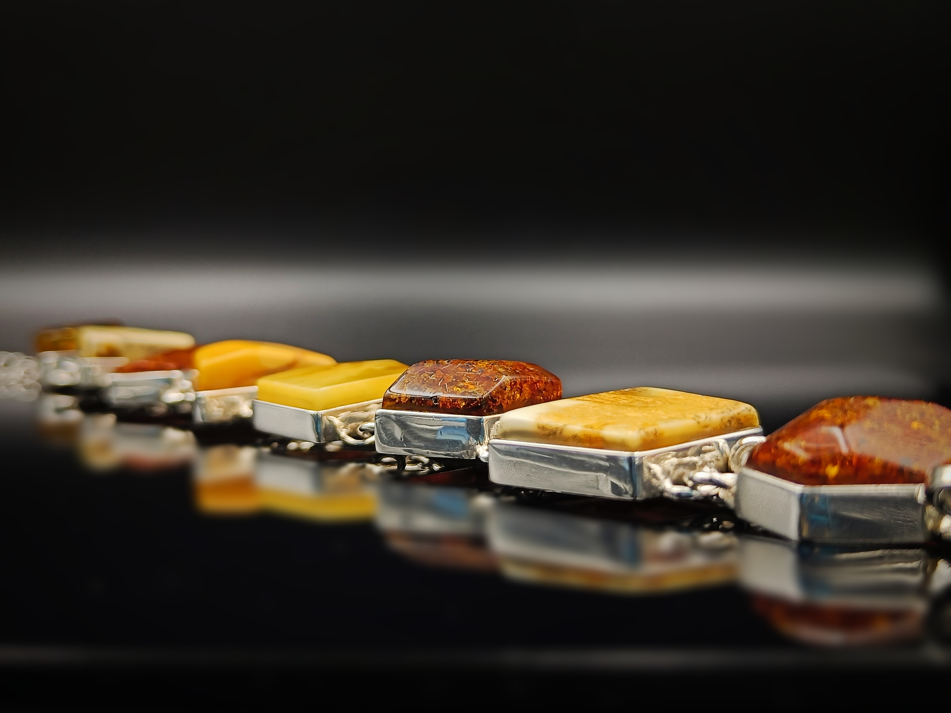 Bransoleta. Naturalny bursztyn bałtycki i srebro próby 925. Unikat. Pudełko w komplecie.