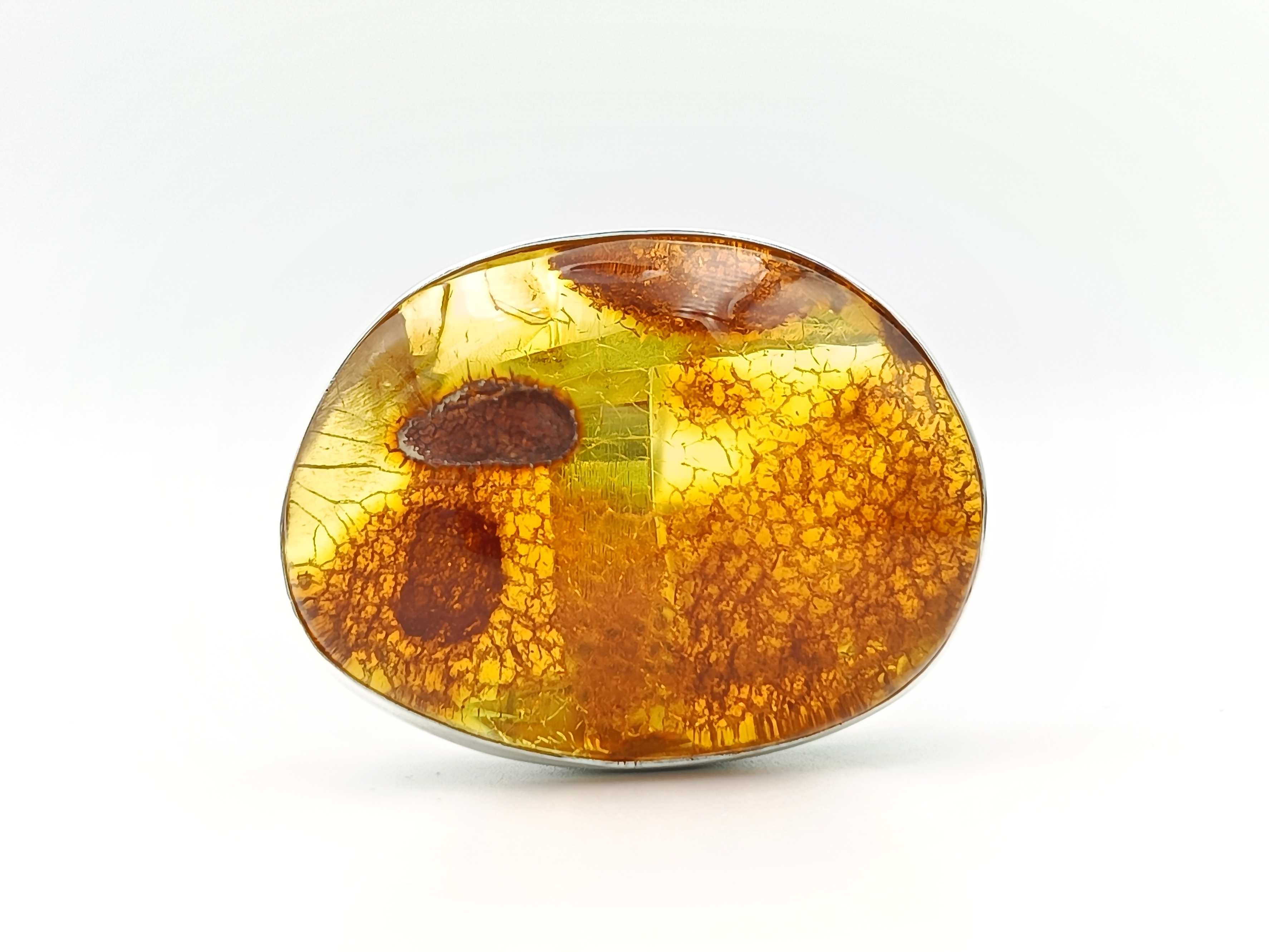 Pierścionek. Naturalny bursztyn bałtycki i srebro próby 925. Unikat.