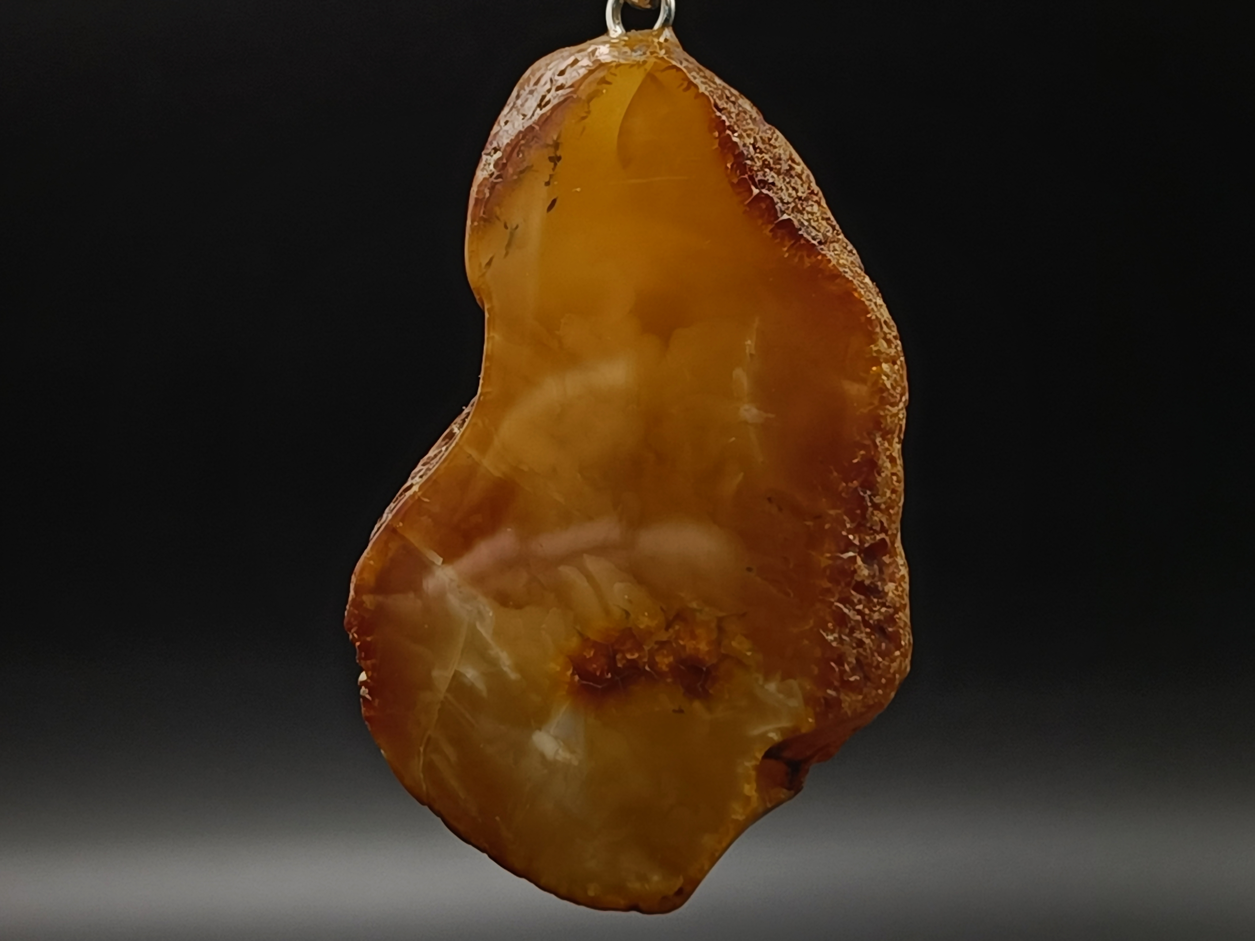Wisior. Naturalny bursztyn bałtycki i srebro próby 925. Unikat.