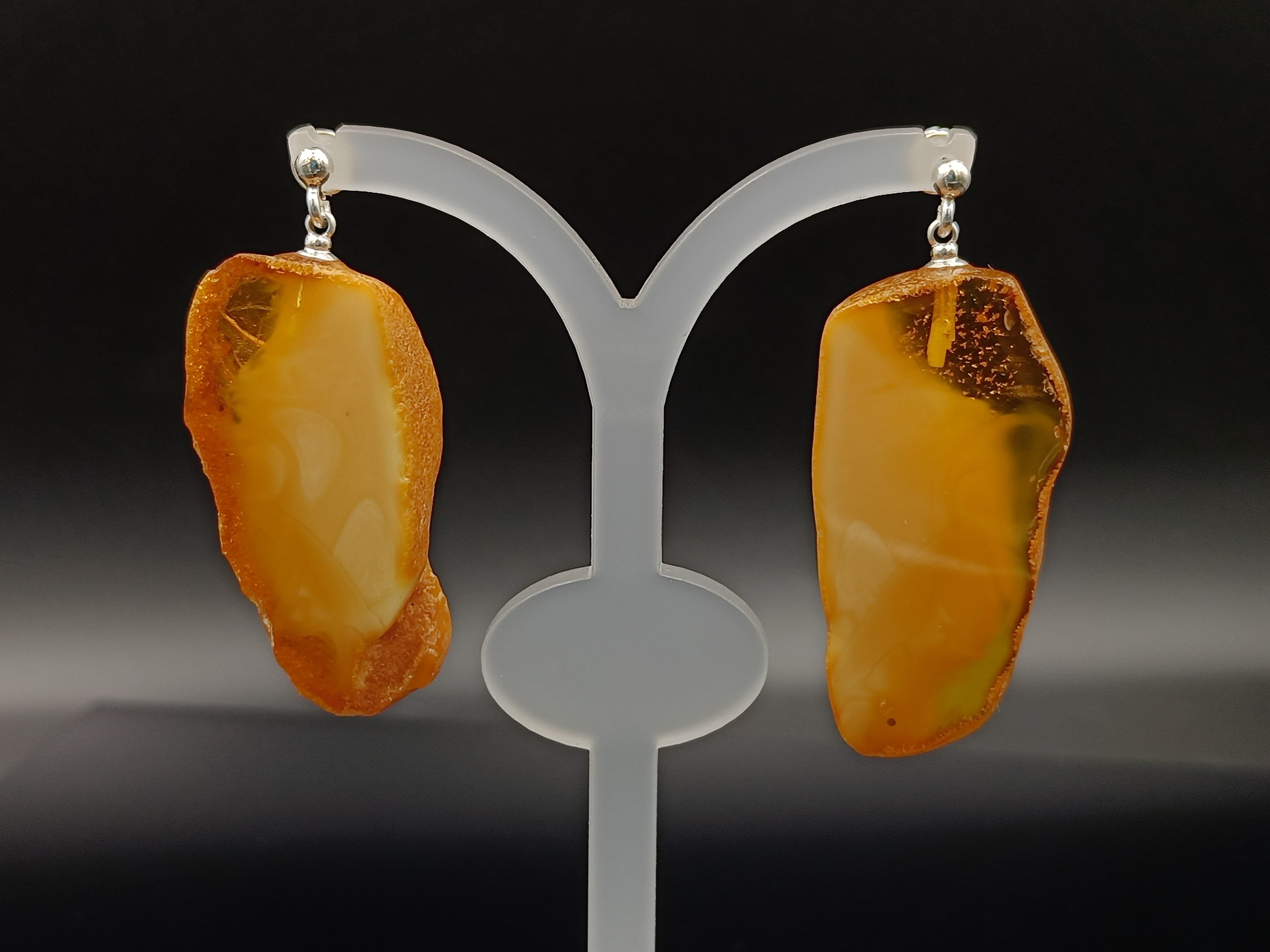Kolczyki. Bursztyn bałtycki i srebro próby 925. Pudełko gratis.