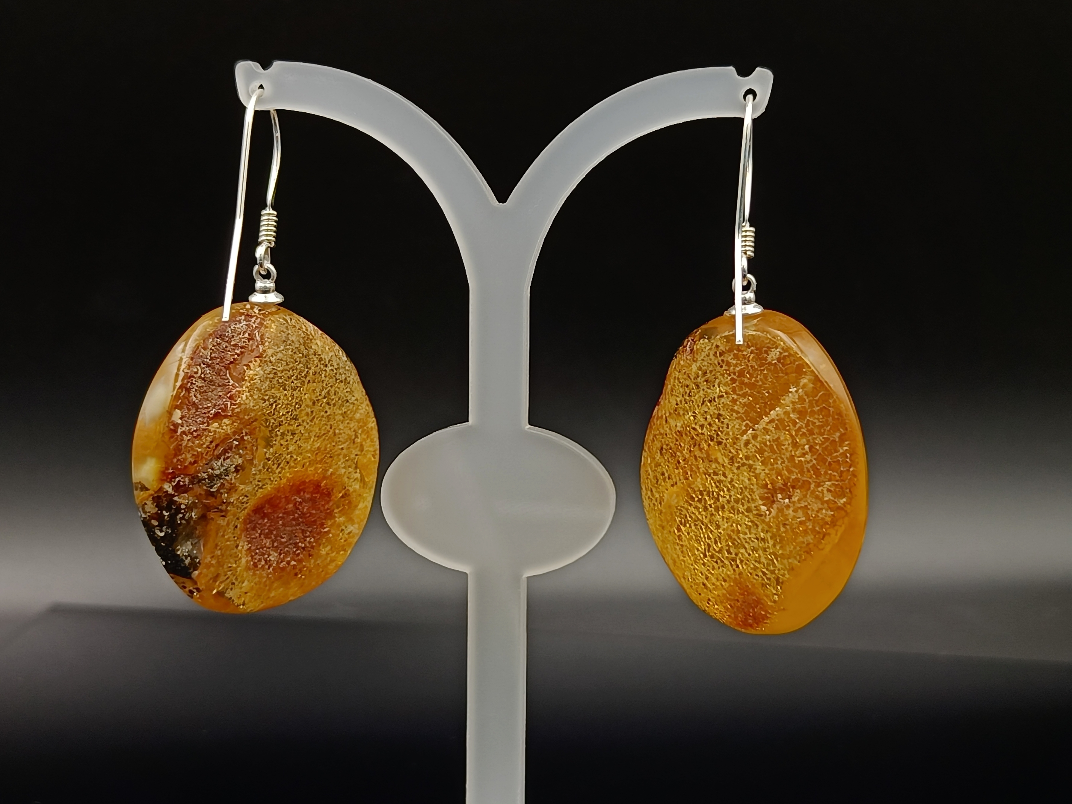 Kolczyki. Bursztyn bałtycki i srebro próby 925. Pudełko gratis.