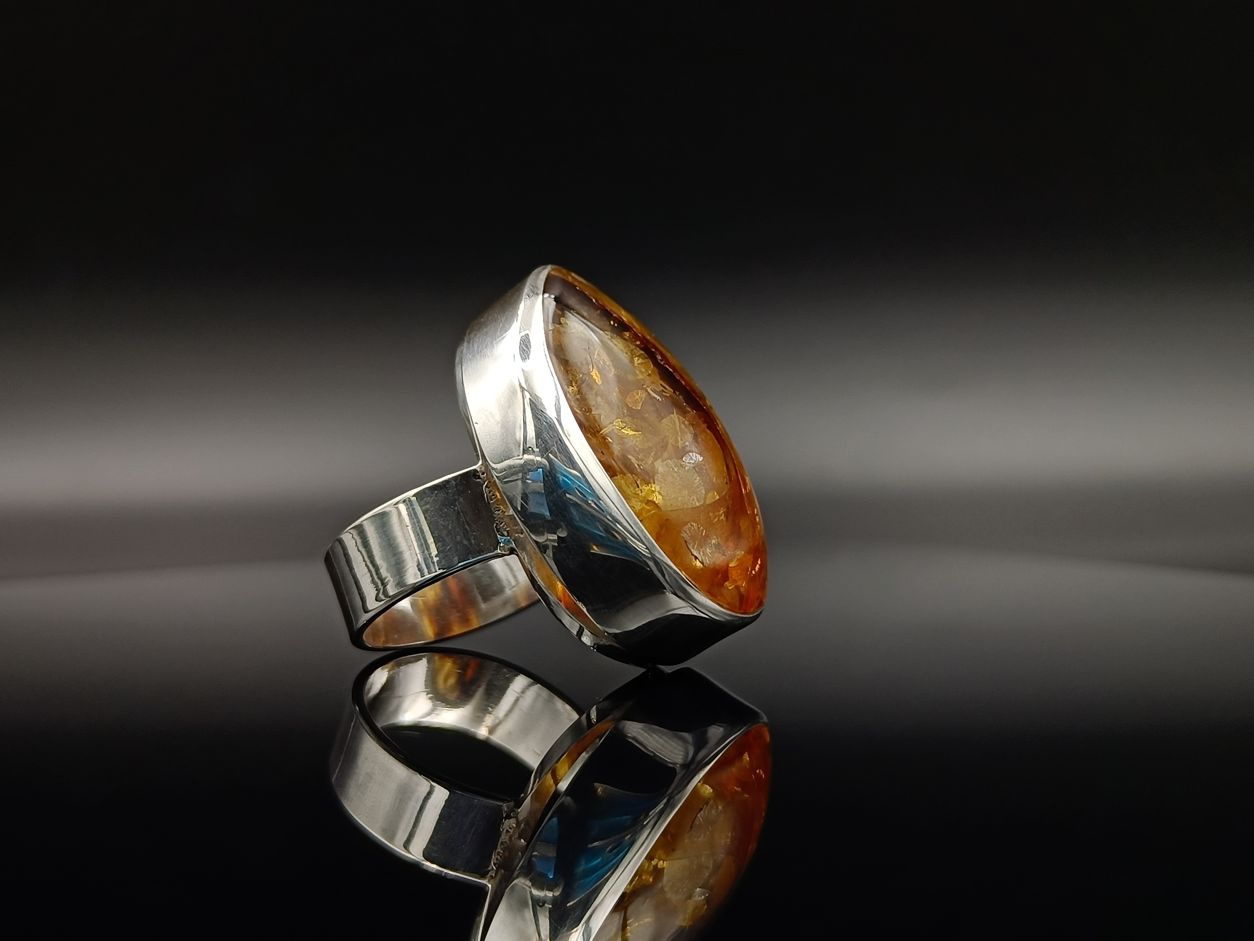 Pierścionek. Naturalny bursztyn bałtycki i srebro 925. Unikat.