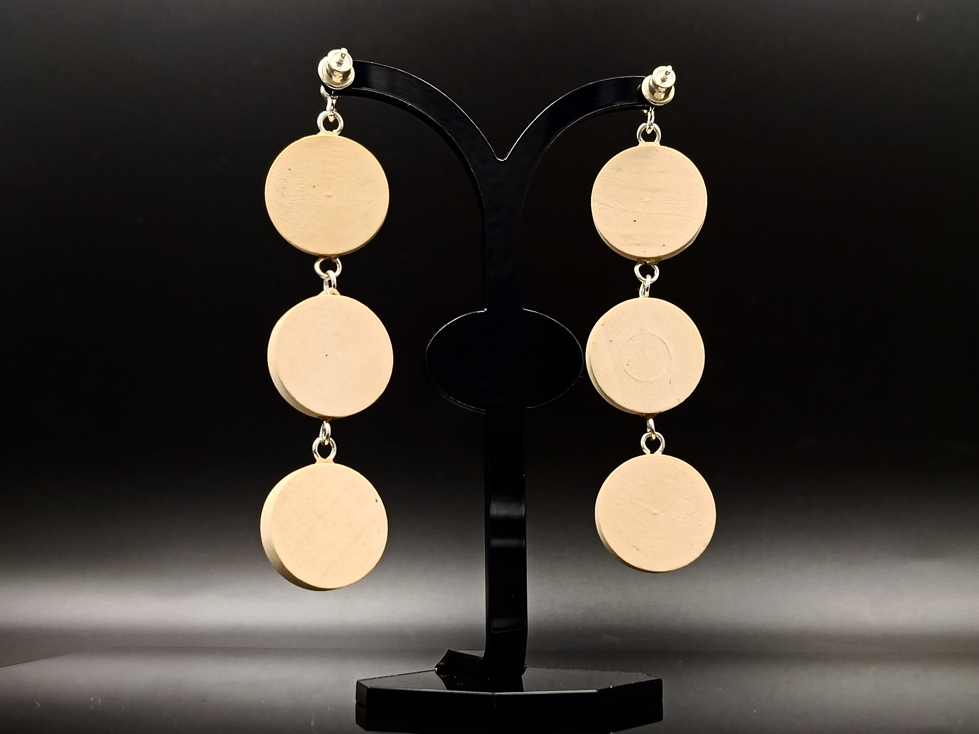 Kolczyki. Bursztyn bałtycki, drewno i srebro próby 925. Pudełko gratis.